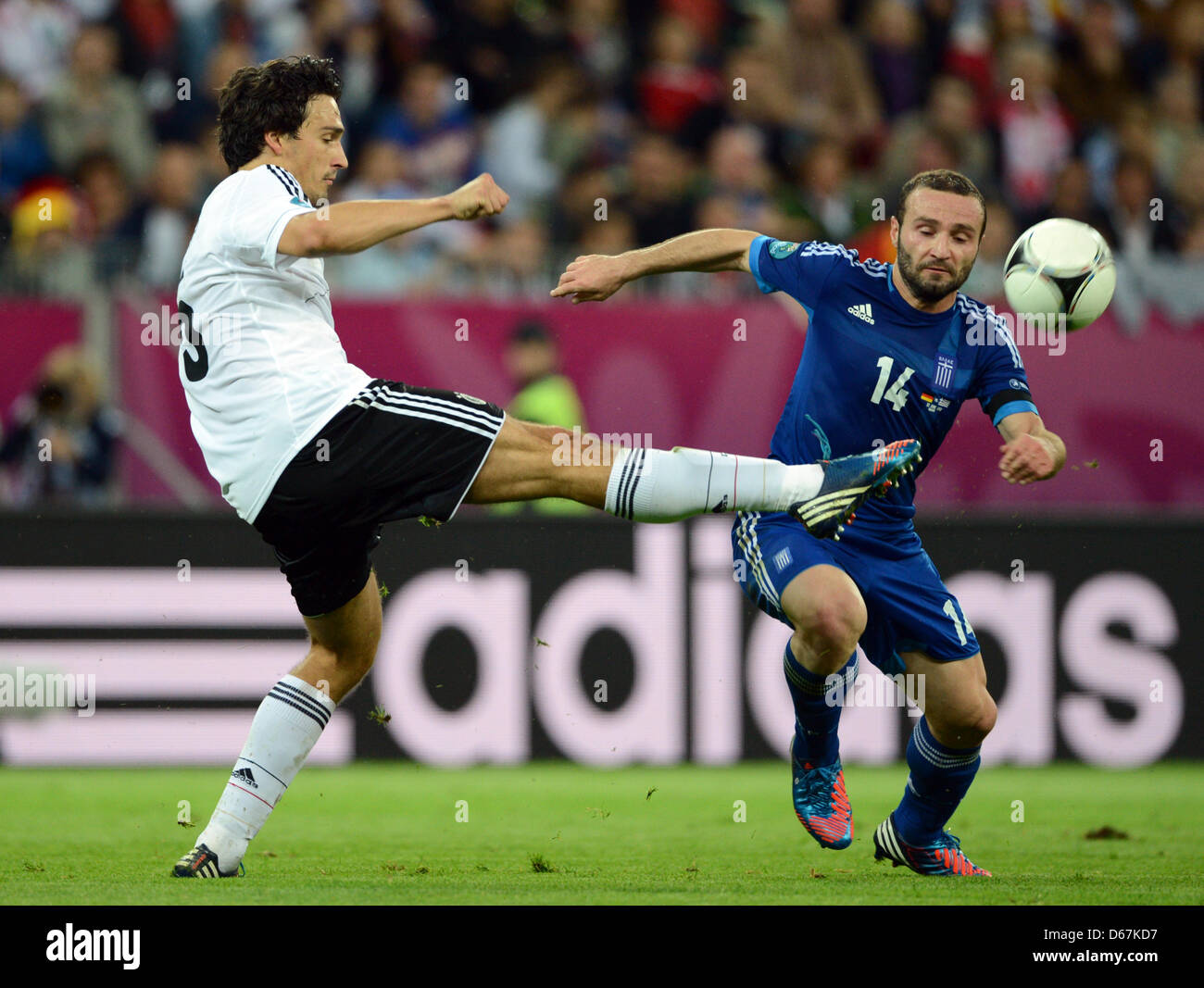 Germany's Mats Hummels (L) vies for the ball with Greece's Dimitrios Salpingidis during UEFA EURO 2012 quarter- final soccer match Germany vs Greece at Arena Gdansk in Gdansk, Poland, 22 June 2012. Photo: Andreas Gebert dpa (Please refer to chapters 7 and 8 of http://dpaq.de/Ziovh for UEFA Euro 2012 Terms & Conditions)  +++(c) dpa - Bildfunk+++ Stock Photo