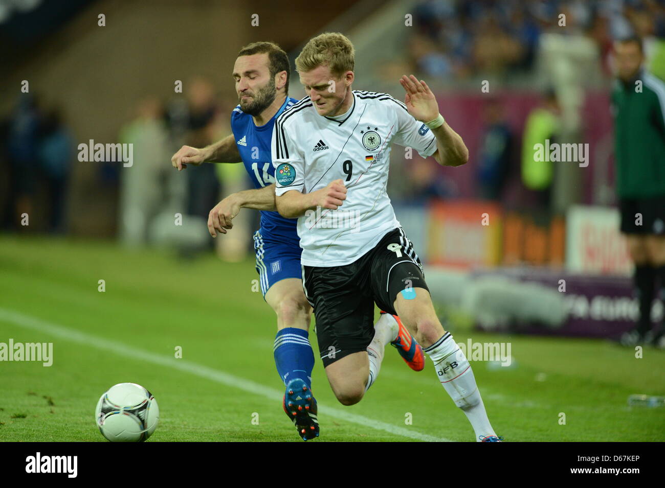 Germany's Andre Schuerrle (R) and Greece's Dimitris Salpingidis vie for the ball during UEFA EURO 2012 quarter-final soccer match Germany vs Greece at Arena Gdansk in Gdansk, Poland, 22 June 2012. Photo: Andreas Gebert dpa (Please refer to chapters 7 and 8 of http://dpaq.de/Ziovh for UEFA Euro 2012 Terms & Conditions) Stock Photo