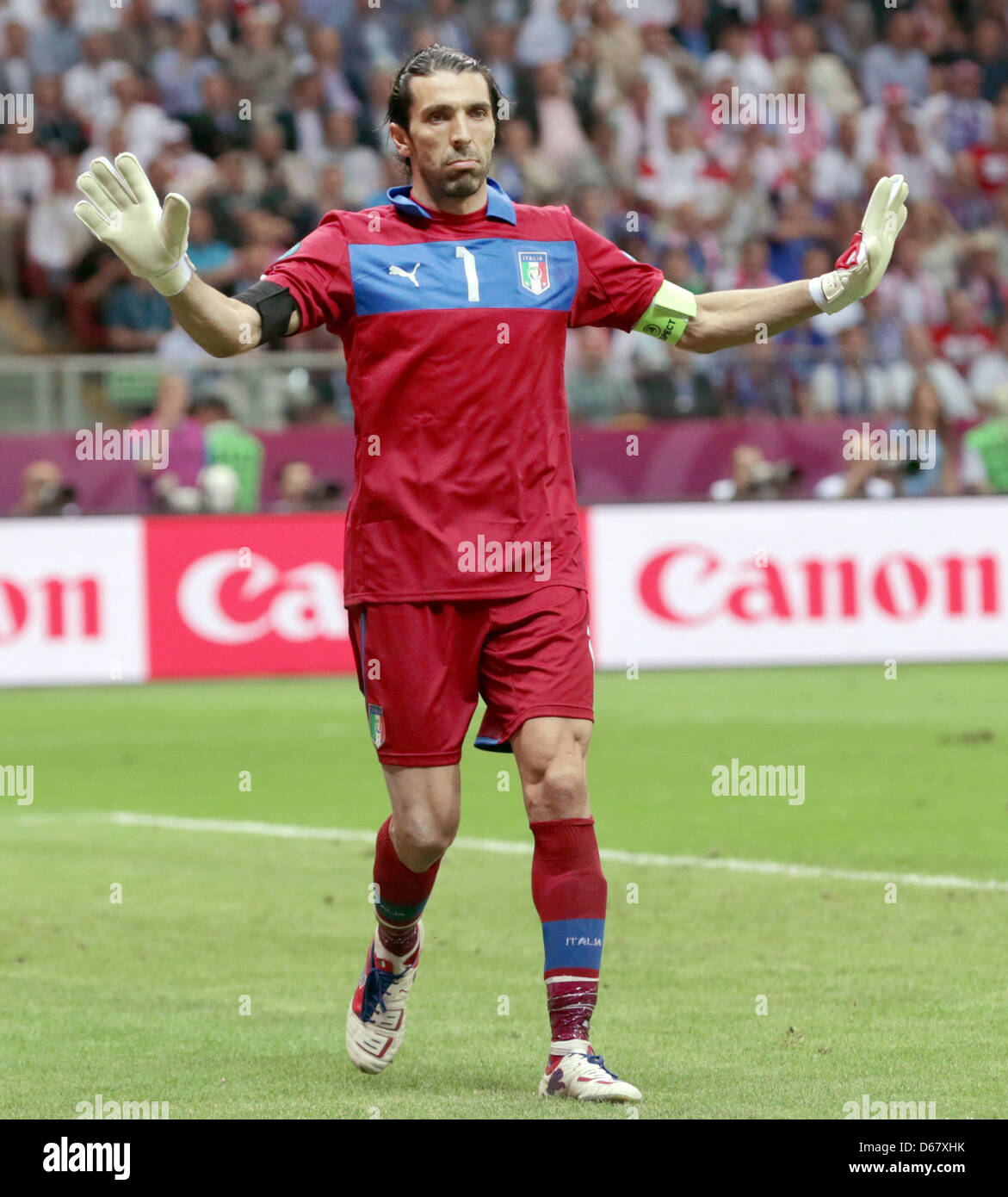 Italy's goalkeeper Gianluigi Buffon reacts during the UEFA EURO 2012 semi-final soccer match Germany vs. Italy at the National Stadium in Warsaw, Poland, 28 June 2012. Photo: Jens Wolf dpa (Please refer to chapters 7 and 8 of http://dpaq.de/Ziovh for UEFA Euro 2012 Terms & Conditions) Stock Photo