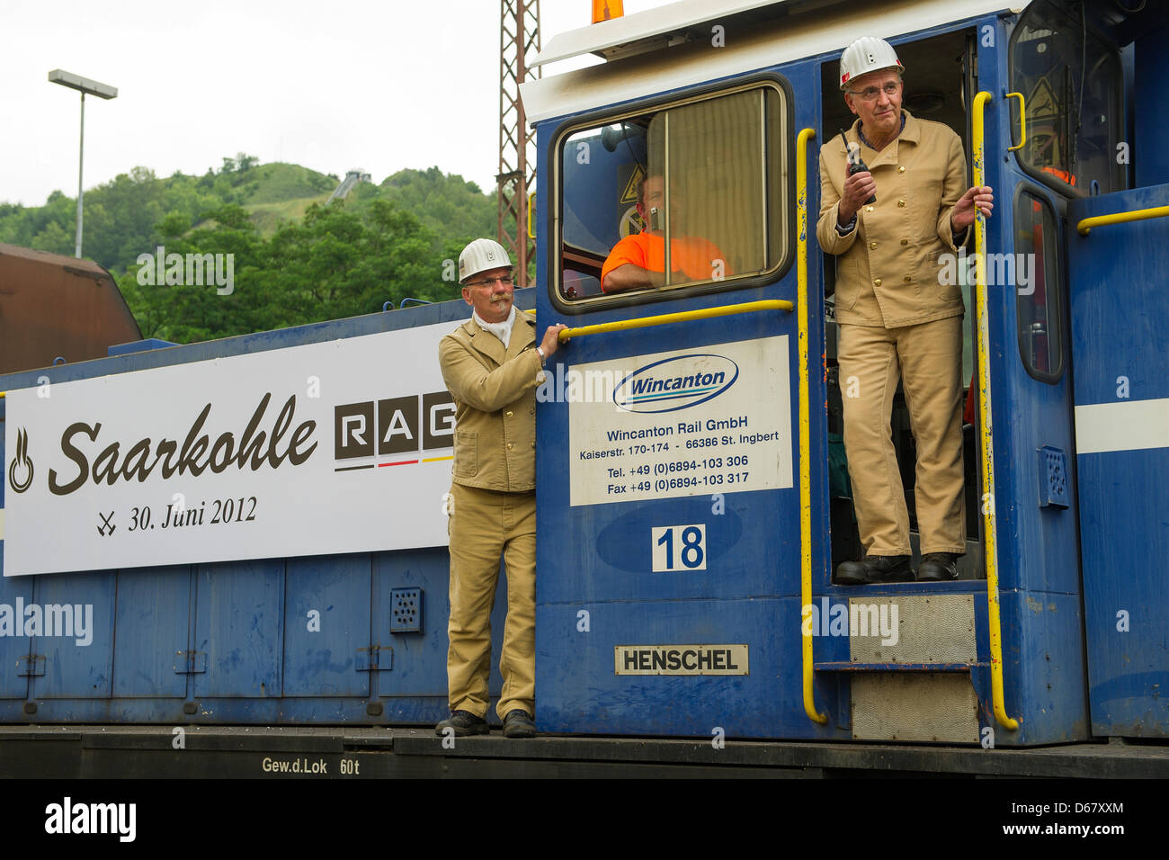 Friedrich Breinig, head of the colliery Saar (R), and Hans-Juergen Becker, chairman of the works committee, stand on a coal loaded train leaving the colliery Saar in Ensdorf, Germany, 29 June 2012. Mining is to end in Saarland on 30 June 2012.  Photo: Oliver Dietze Stock Photo