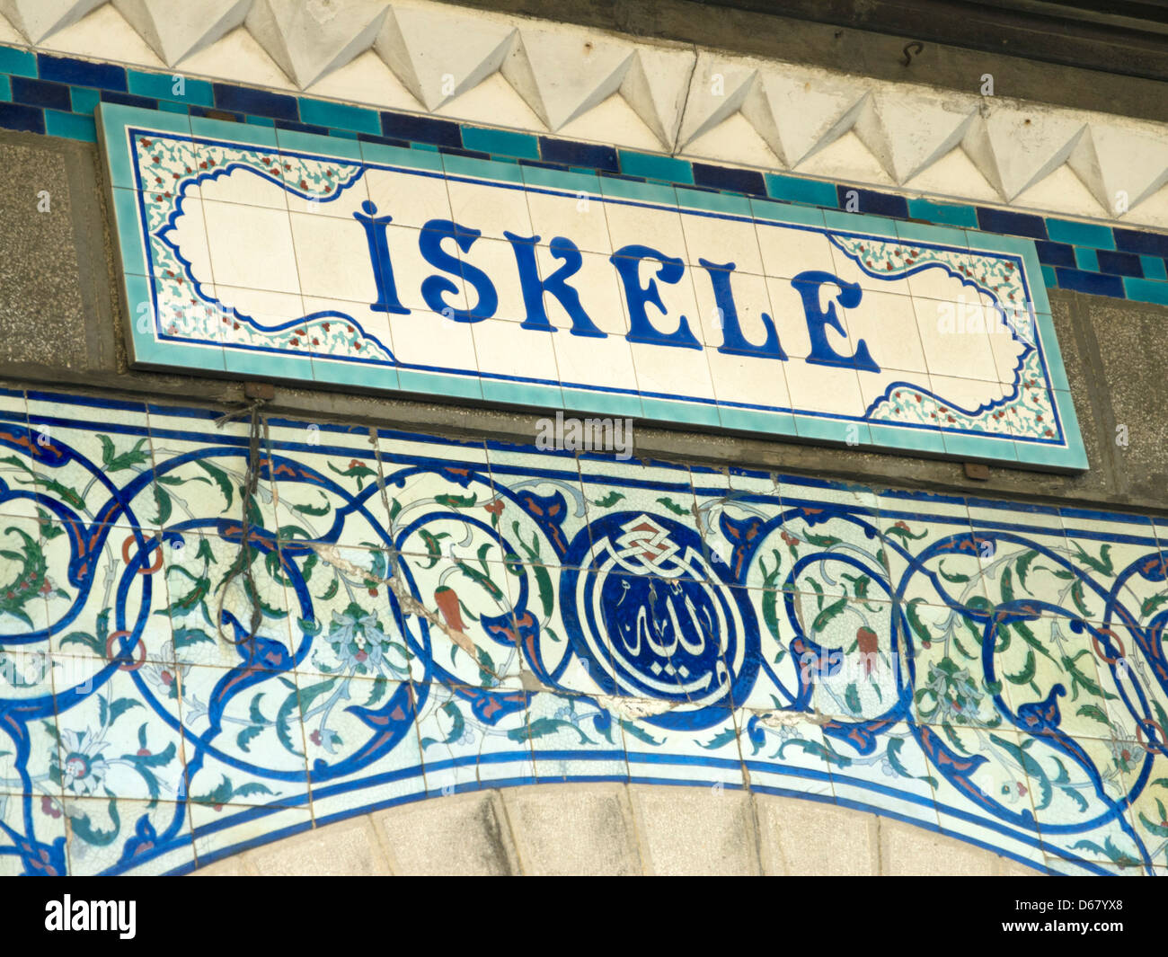 Türkei, Istanbul, Haydarpasa, Schiffsanlegestelle ( Iskele ) mit orientalischen Fliesen geschmückt. Stock Photo