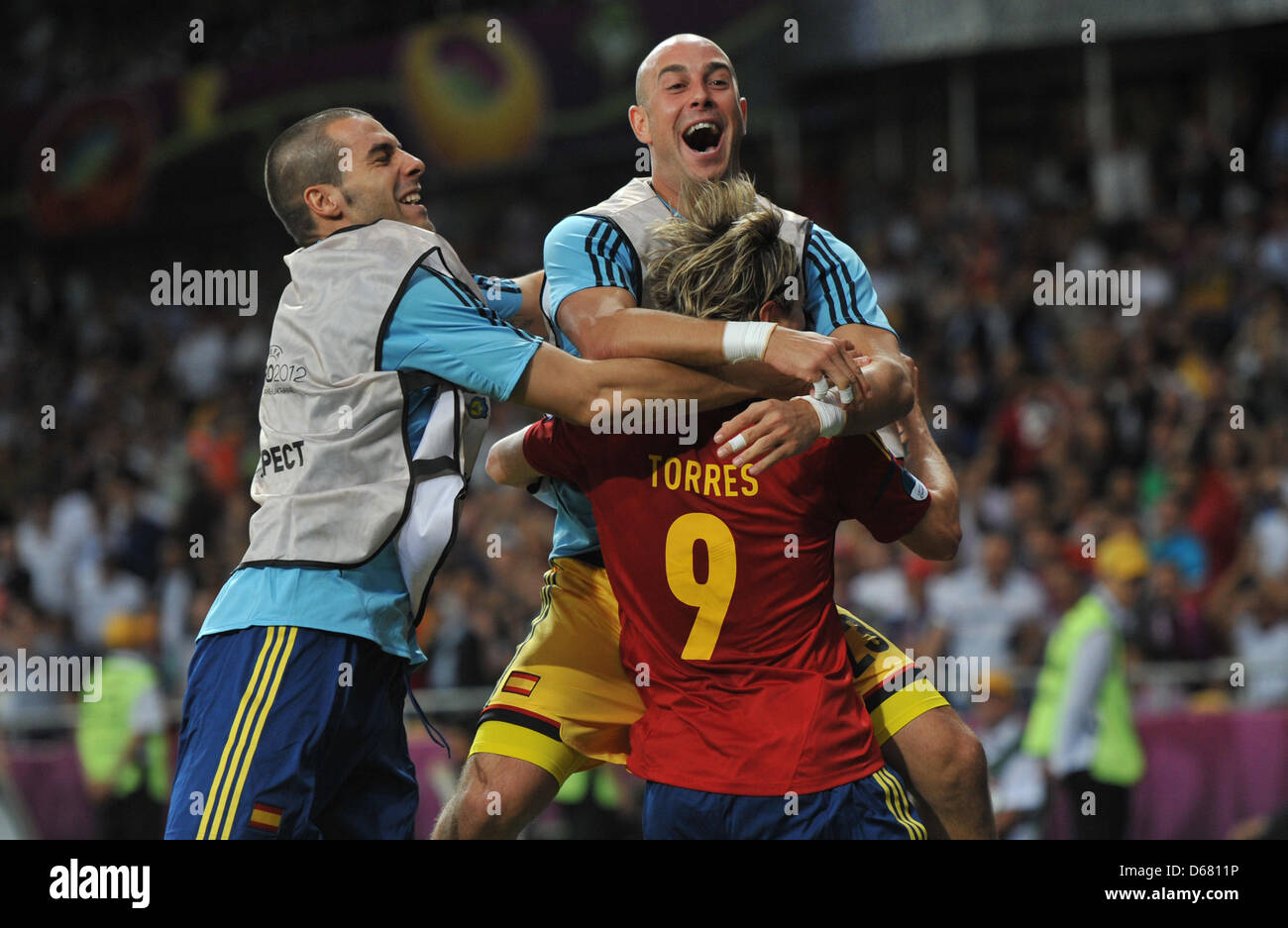 Spain's Fernando Torres celebrates the 3-0 with Pepe Reina (top) and Victor Valdes (L) during the UEFA EURO 2012 final soccer match Spain vs. Italy at the Olympic Stadium in Kiev, Ukraine, 01 July 2012. Photo: Thomas Eisenhuth dpa (Please refer to chapters 7 and 8 of http://dpaq.de/Ziovh for UEFA Euro 2012 Terms & Conditions)  +++(c) dpa - Bildfunk+++ Stock Photo