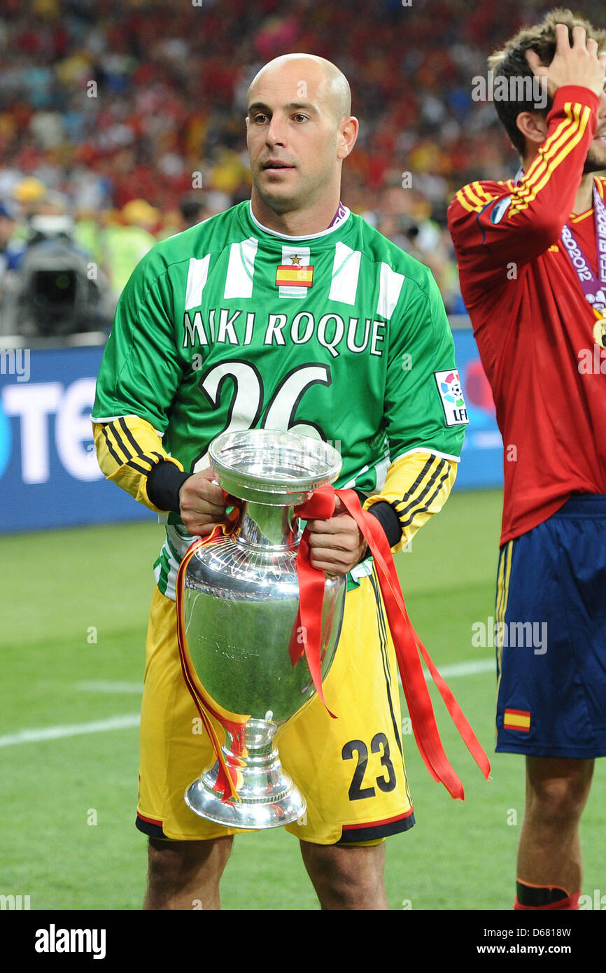 Spain's Pepe Reina holds the Uefa cup after the UEFA EURO 2012 final soccer match Spain vs. Italy at the Olympic Stadium in Kiev, Ukraine, 01 July 2012. Spain won 4-0. Photo: Revierfoto Stock Photo