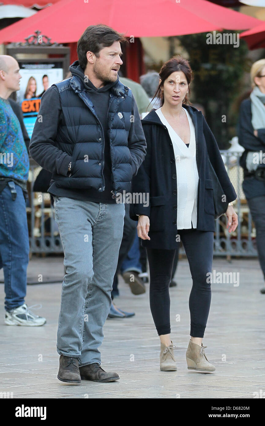 Jason Bateman And Amanda Anka Jason Bateman Shopping With His Pregnant Wife At The Grove In Hollywood Los Angeles California Stock Photo Alamy