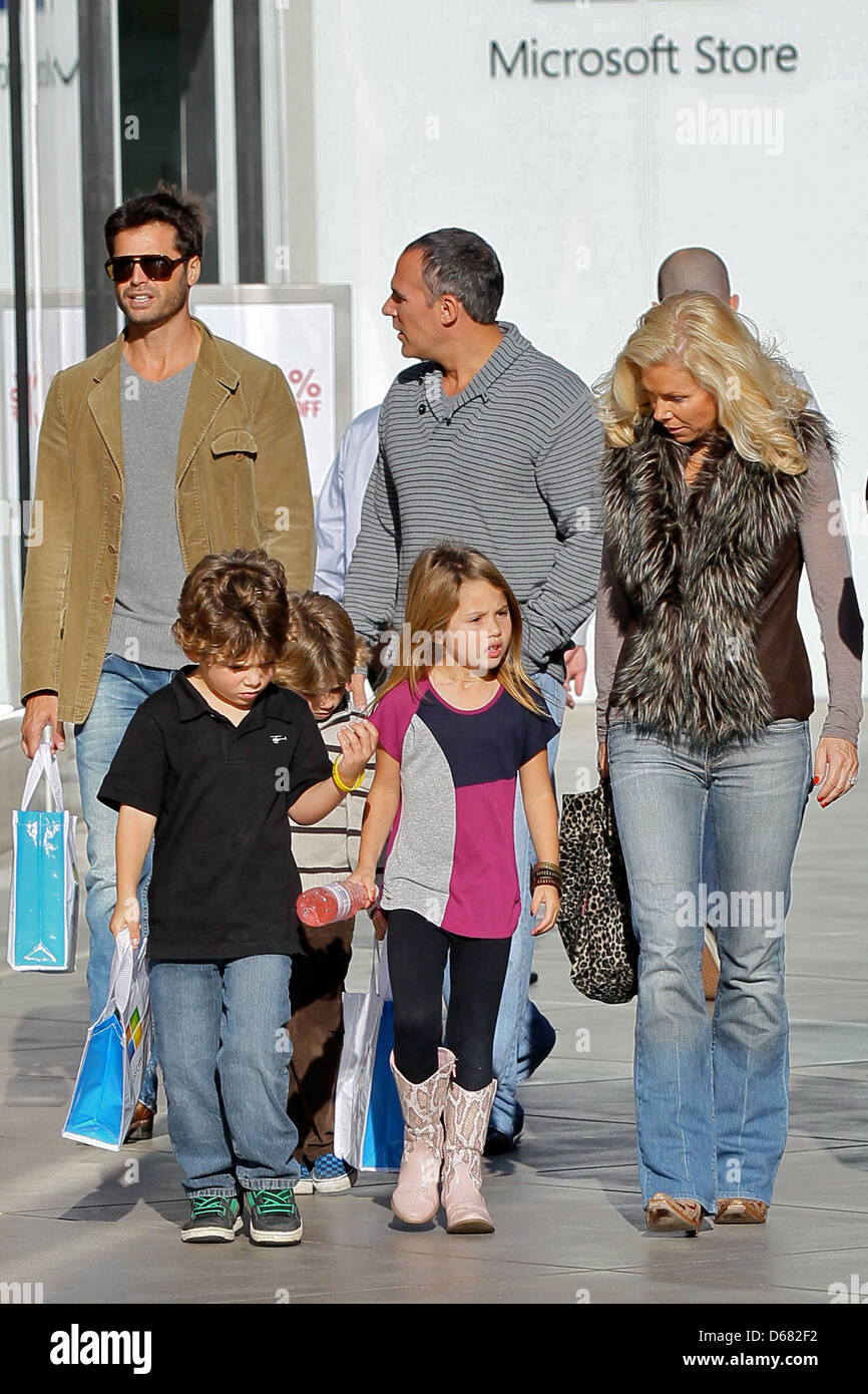 David Charvet and daughter Heaven Rain Charvet David Charvet shopping at Century City Mall with his family before going out to Stock Photo