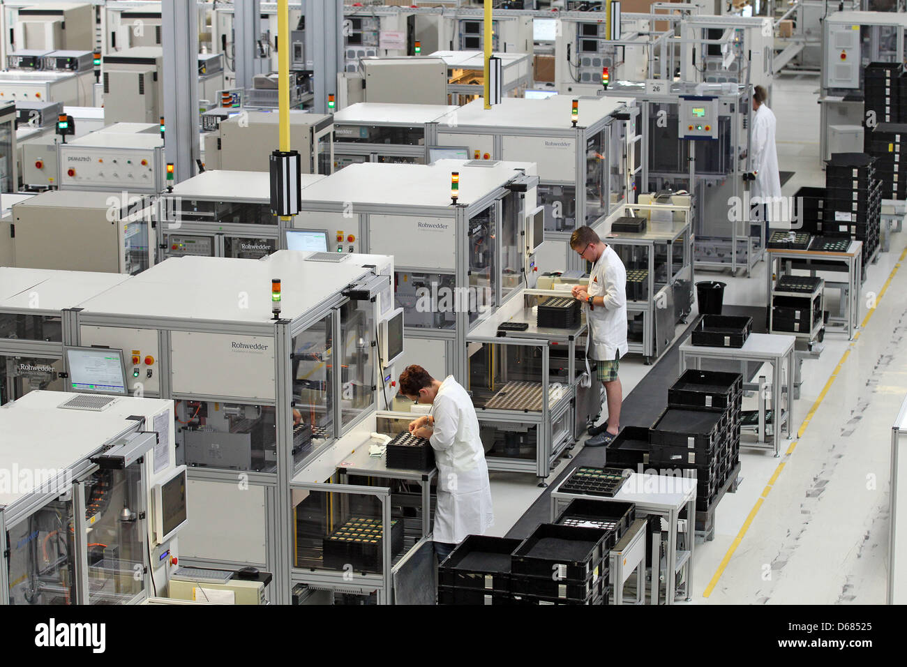 Employees of Leipzig Electronic System (Leesys) work in a production