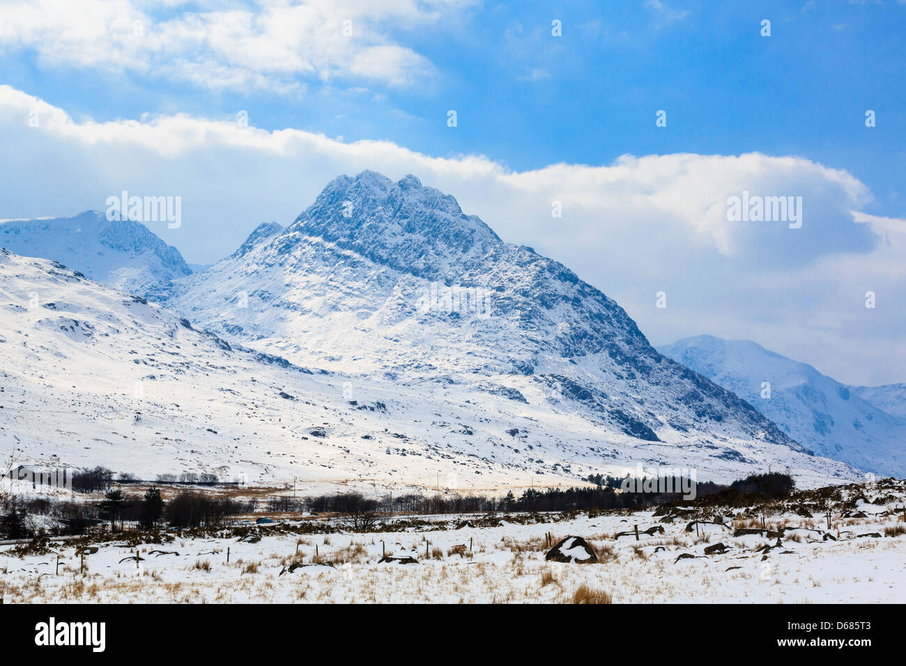 Wintry view to Mount Tryfan mountain east face with late snow in spring 2013 in Snowdonia National Park, Ogwen Valley, Conwy, North Wales, UK Stock Photo