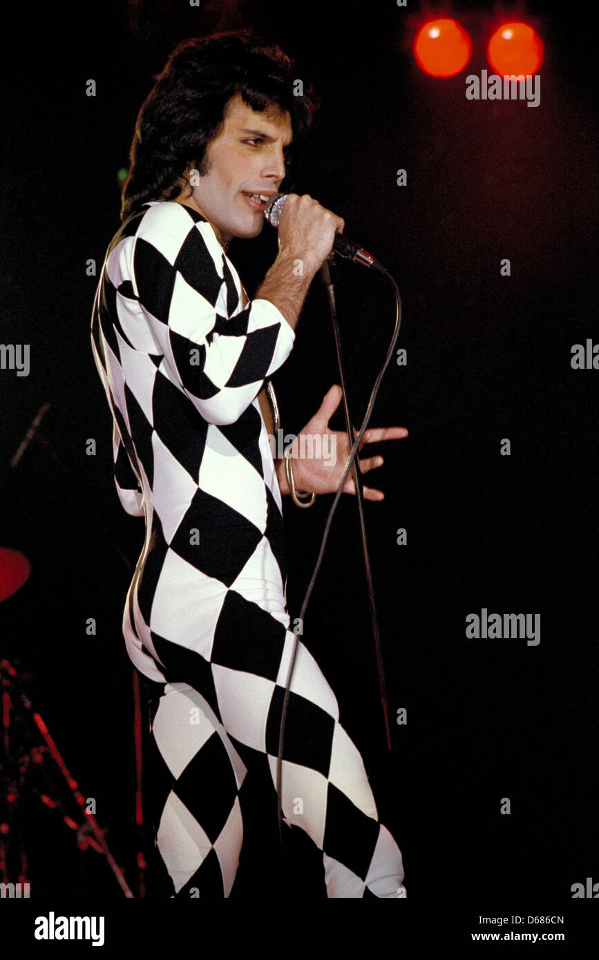 24 November 11 Marks The th Anniversary Of The Passing Of Freddie Stock Photo Alamy 24 November 11 Marks The th Anniversary Of The Passing Of Freddie Stock Photo Alamy