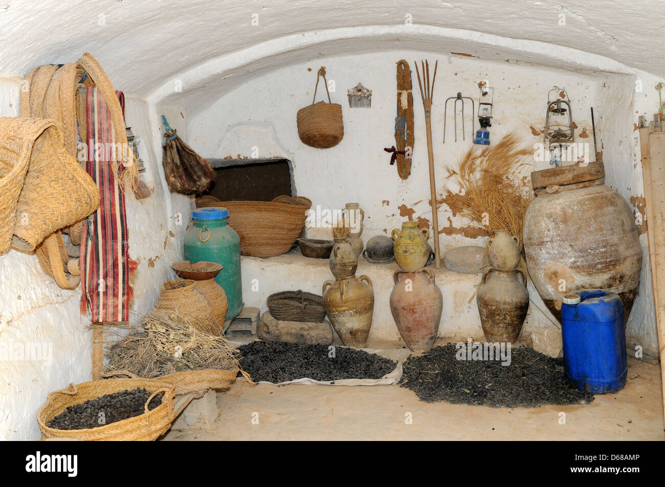 The interior of a Berber troglodyte Cave house Matmata Tunisia Stock Photo