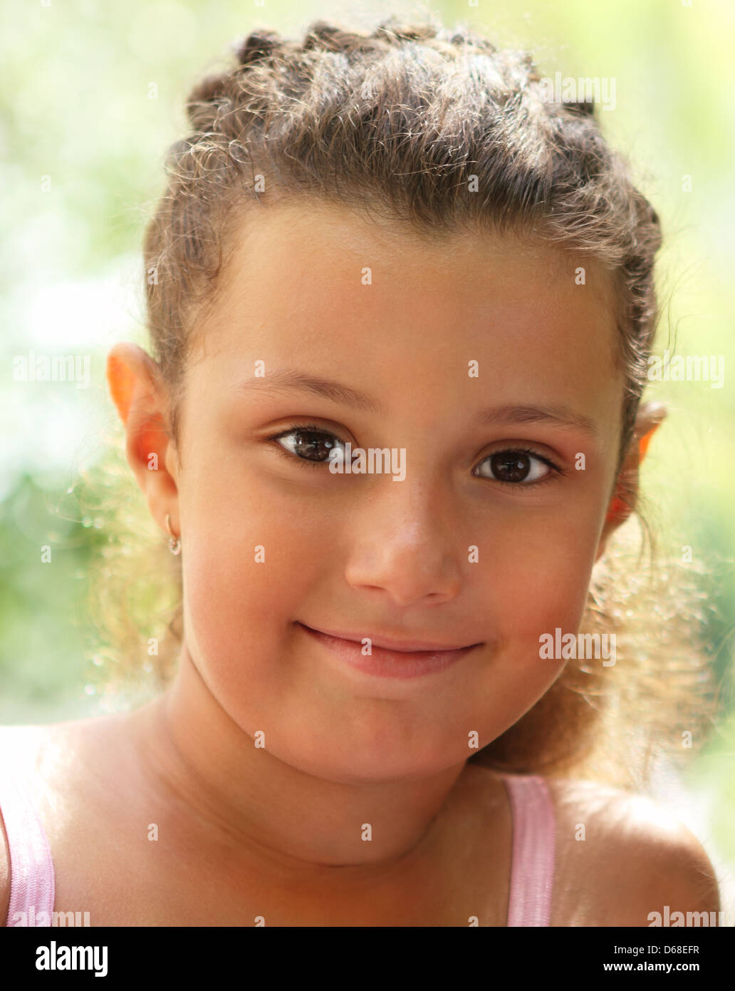 Portrait of the smiling pretty little girl Stock Photo - Alamy