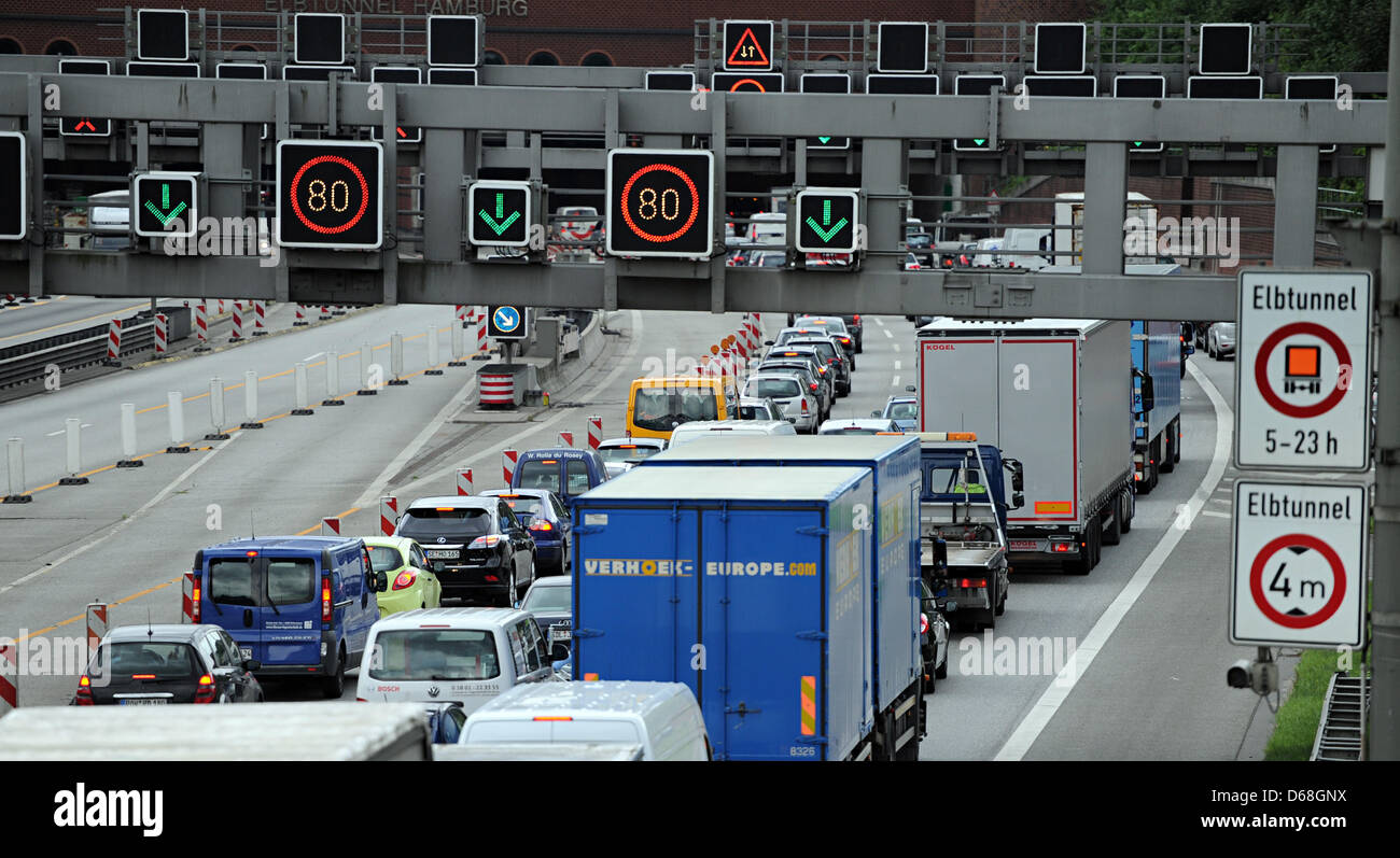 Cars and lorries are stuck in a traffic jam at motorway seven in Hamburg, Germany, 13 July 2012. many people are currently on the road, due to the beginning of summer holidays in nine federal states in Germany. Photo: Daniel Reinhardt Stock Photo