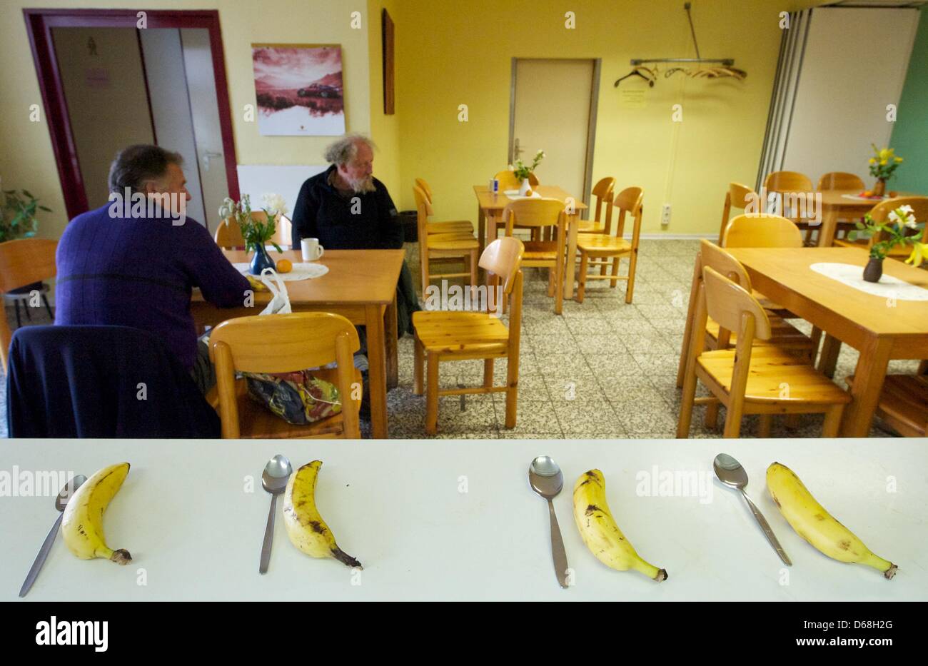 (dpa-file) - A file picture dated 28 October 2011 shows bananas and spoons lying on a table in the eating room of 'Leipzig Oase' in Leipzig, Germnany. Homeless people are not only in need of help in winter: acccording to a survey of the German Press Agency dpa, homeless people also lack clothing, food and shelter in summer. Photo: Peter Endig Stock Photo