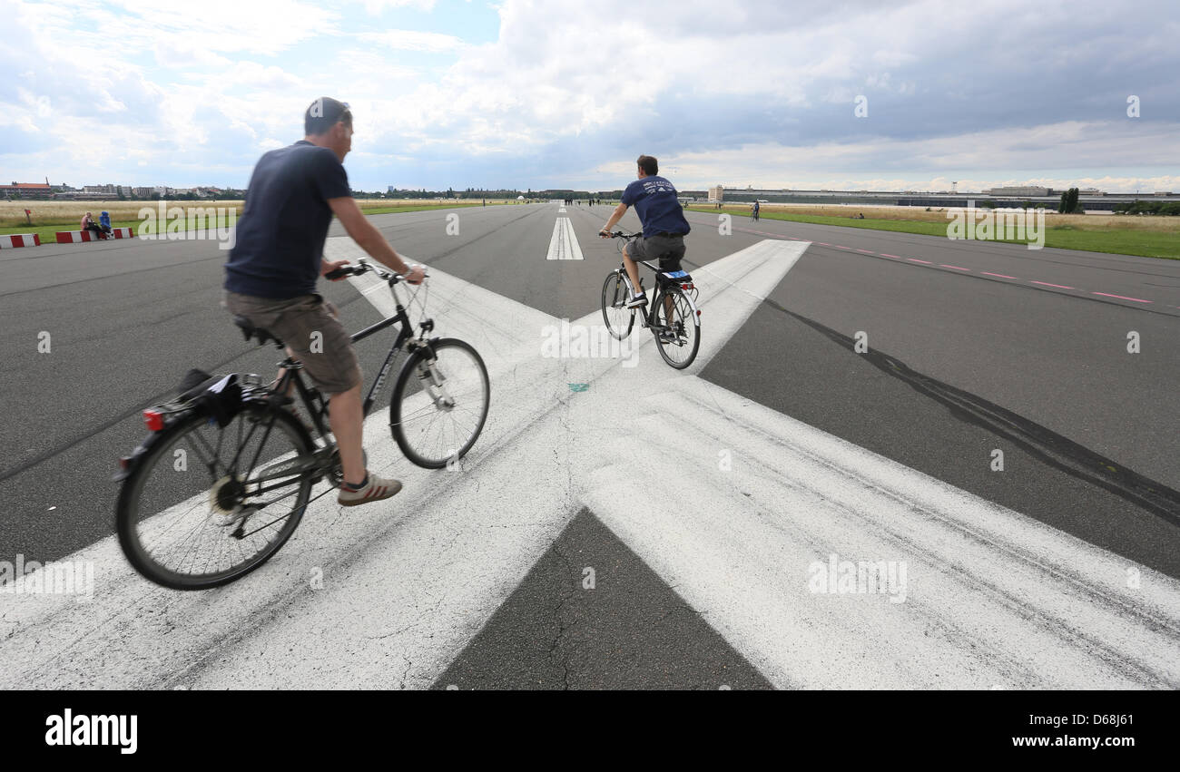Cyclists go along the former Tempelhof airport, the Tempelhof field, in Berlin, Germany, 15 July 2012. Photo: Stephanie Pilick Stock Photo