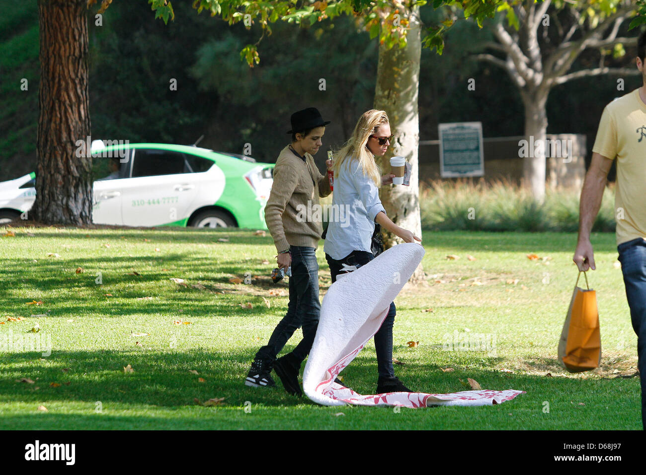 Samantha Ronson and friends spend the day at Coldwater Park Los Angeles ...