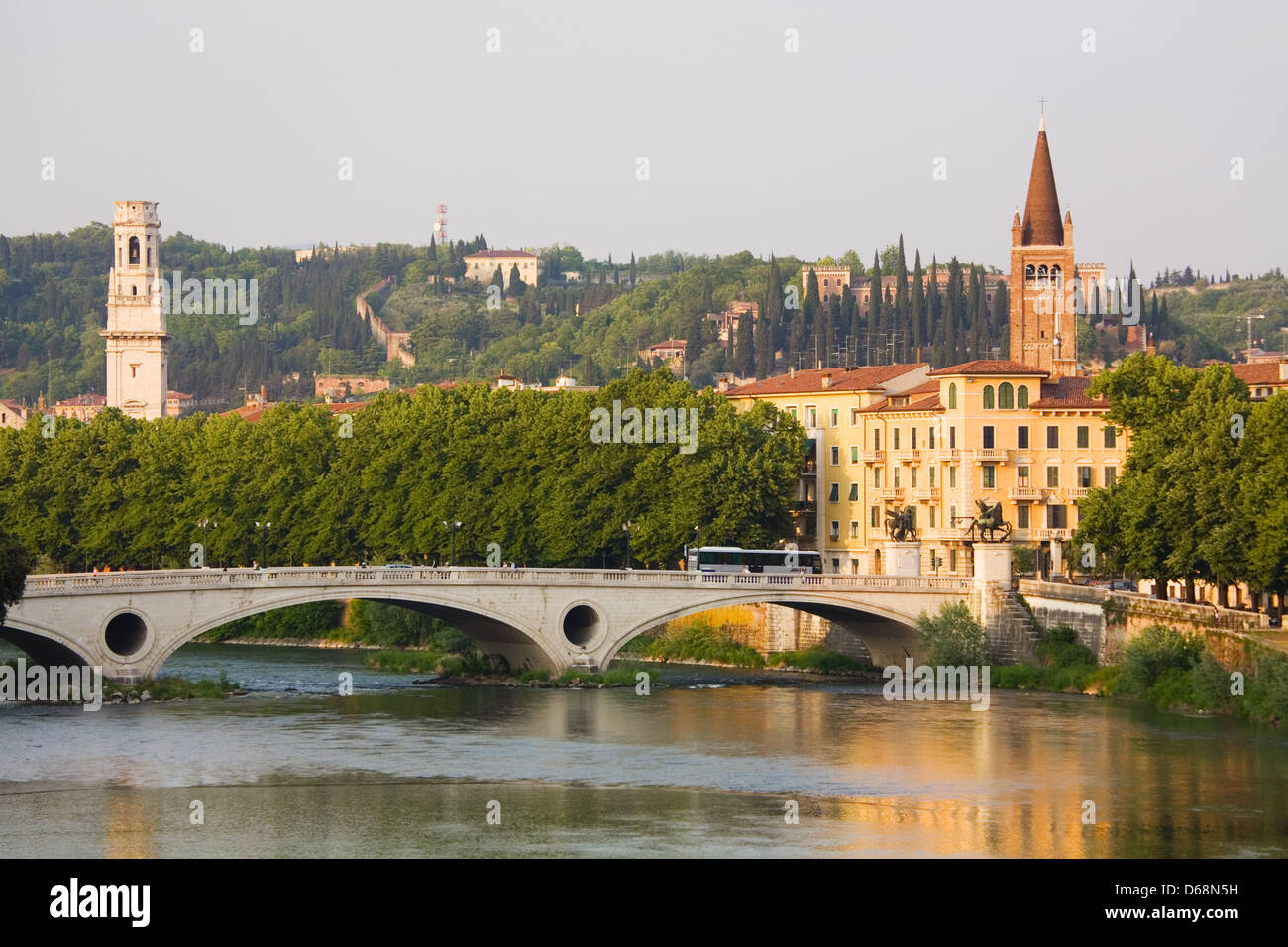 Cityscape verona hi-res stock photography and images - Alamy