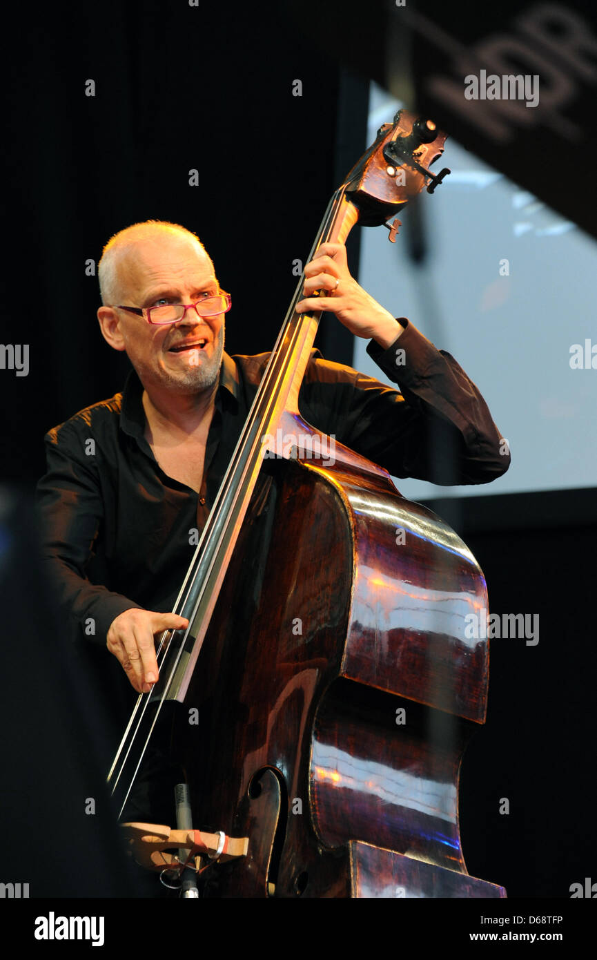 Jazz bassist hires stock photography and images Alamy