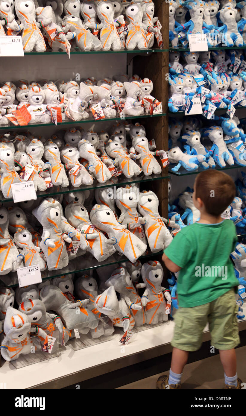 Official mascot Wenlock is offered in a shop in London, Great Britain, 21 July 2012. The London 2012 Olympic Games will start on 27 July 2012. Photo: Friso Gentsch dpa (zu dpa-KORR 'Verbotene Olympia-Werbung' vom 22.07.2012)  +++(c) dpa - Bildfunk+++ Stock Photo