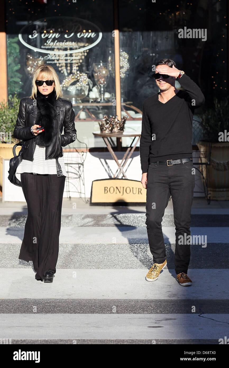Mena Suvari exits La Scala restaurant with a friend after having lunch