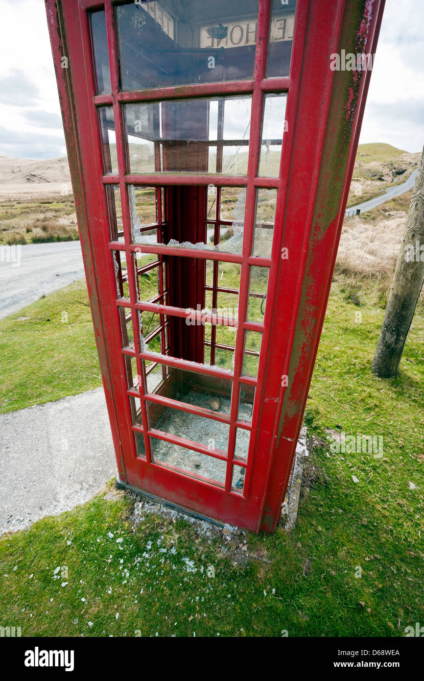 Remote vandalised K6 red telephone kiosk near Tregarron, Powys, mid Wales Stock Photo