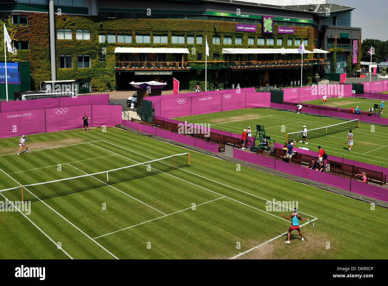 General view of the Wimbledon tennis court in London, Great Britain, 25  July 2012. The London 2012 Olympic Games will start on 27 July 2012. Photo:  Marius Becker dpa +++(c) dpa - Bildfunk+++ Stock Photo - Alamy