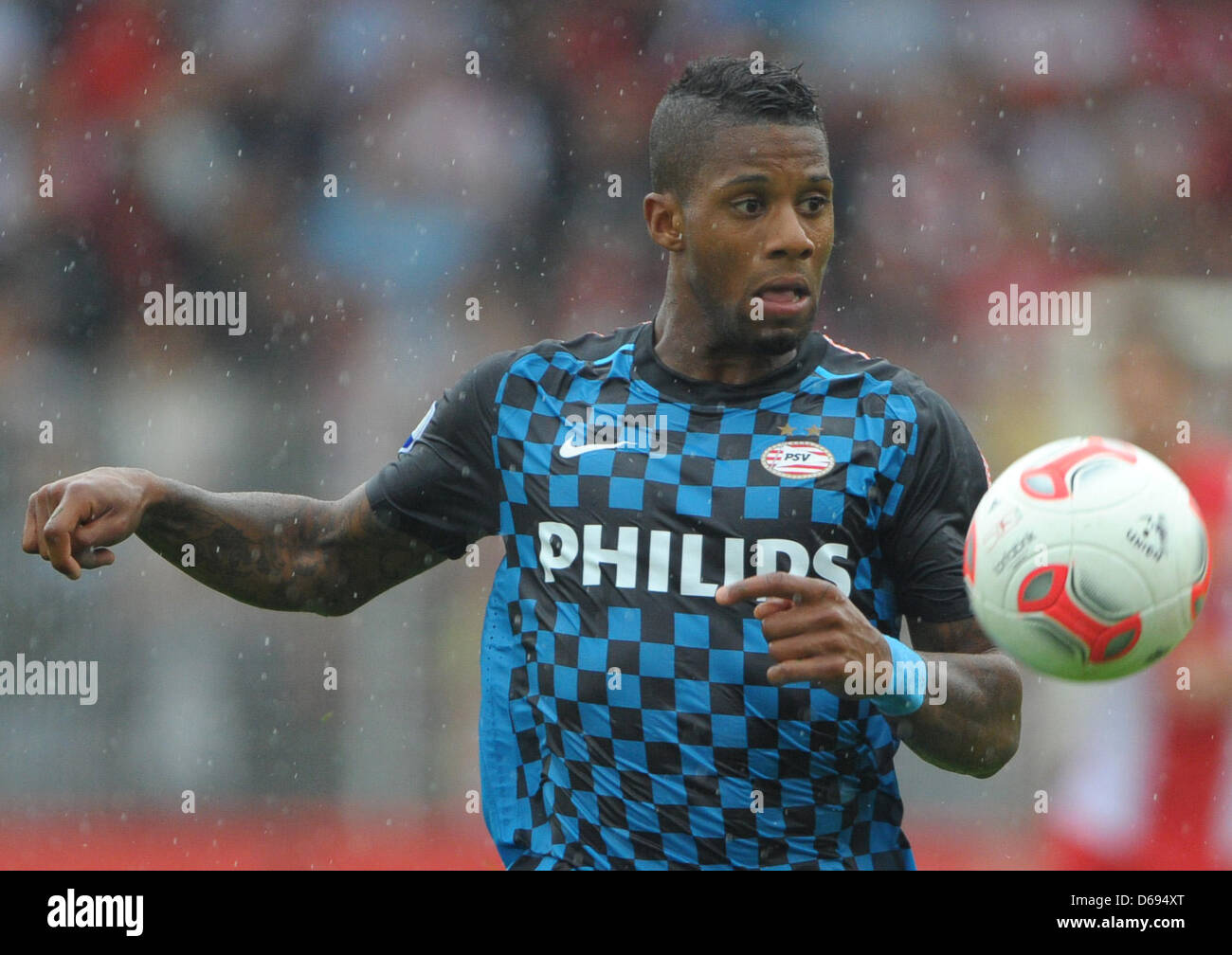 Eindhoven's Jeremain Lens controls the ball during the soccer test match between 1. FC Union Berlin and PSV Eindhoven at Alte Foersterei in Berlin, Germany, 29 July 2012. The match ended 1-1. Photo: SOEREN STACHE Stock Photo