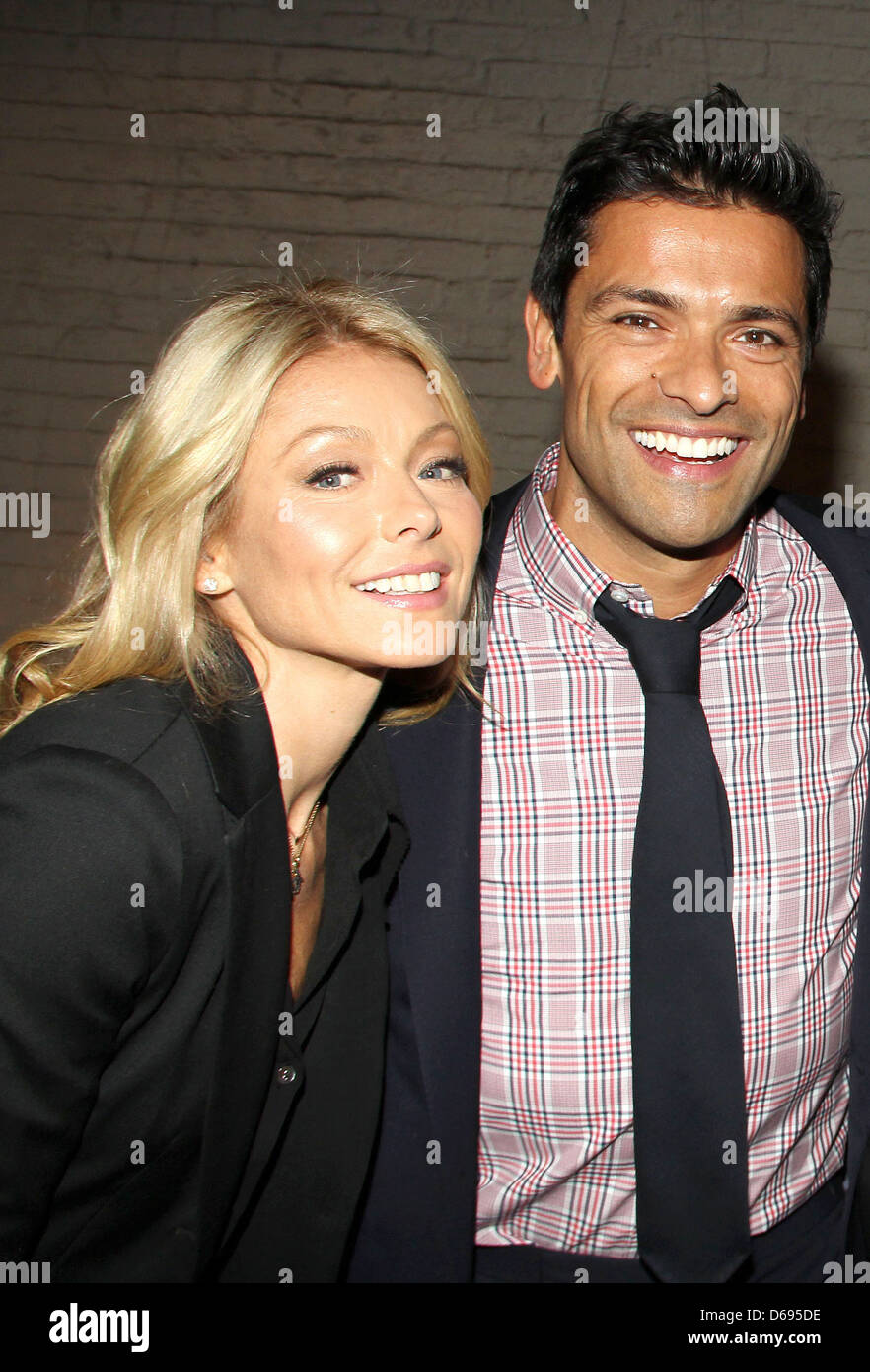 Kelly ripa mark consuelos opening hi-res stock photography and images -  Alamy