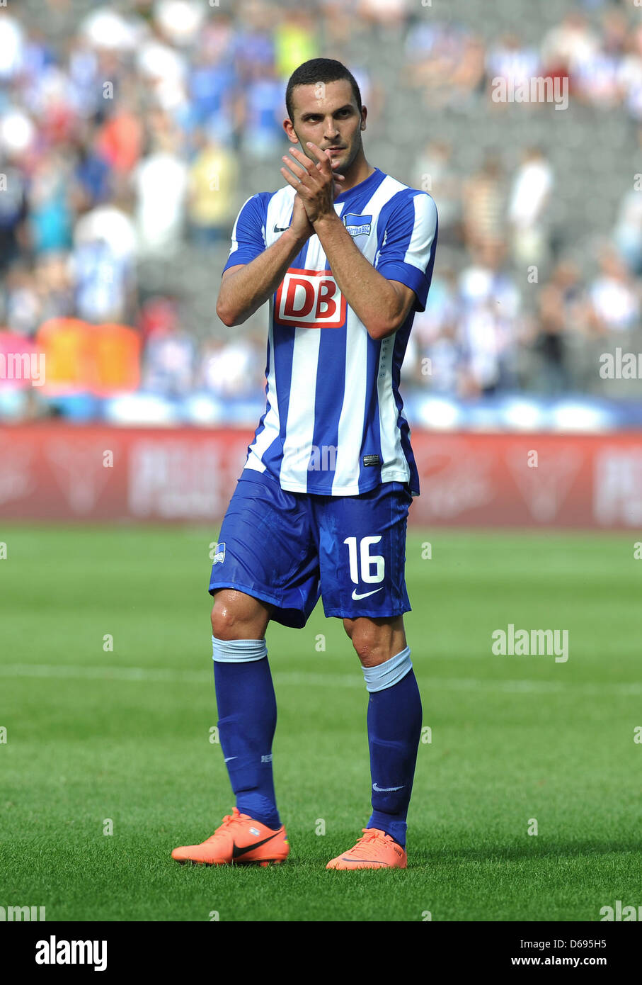 Berlin's Ben Sahar applaudes during the friendly match between Hertha BSC and Juventus FC at the Olympic stadium in Berlin, Germany, 28 July 2012. Photo: Oliver Mehlis Stock Photo