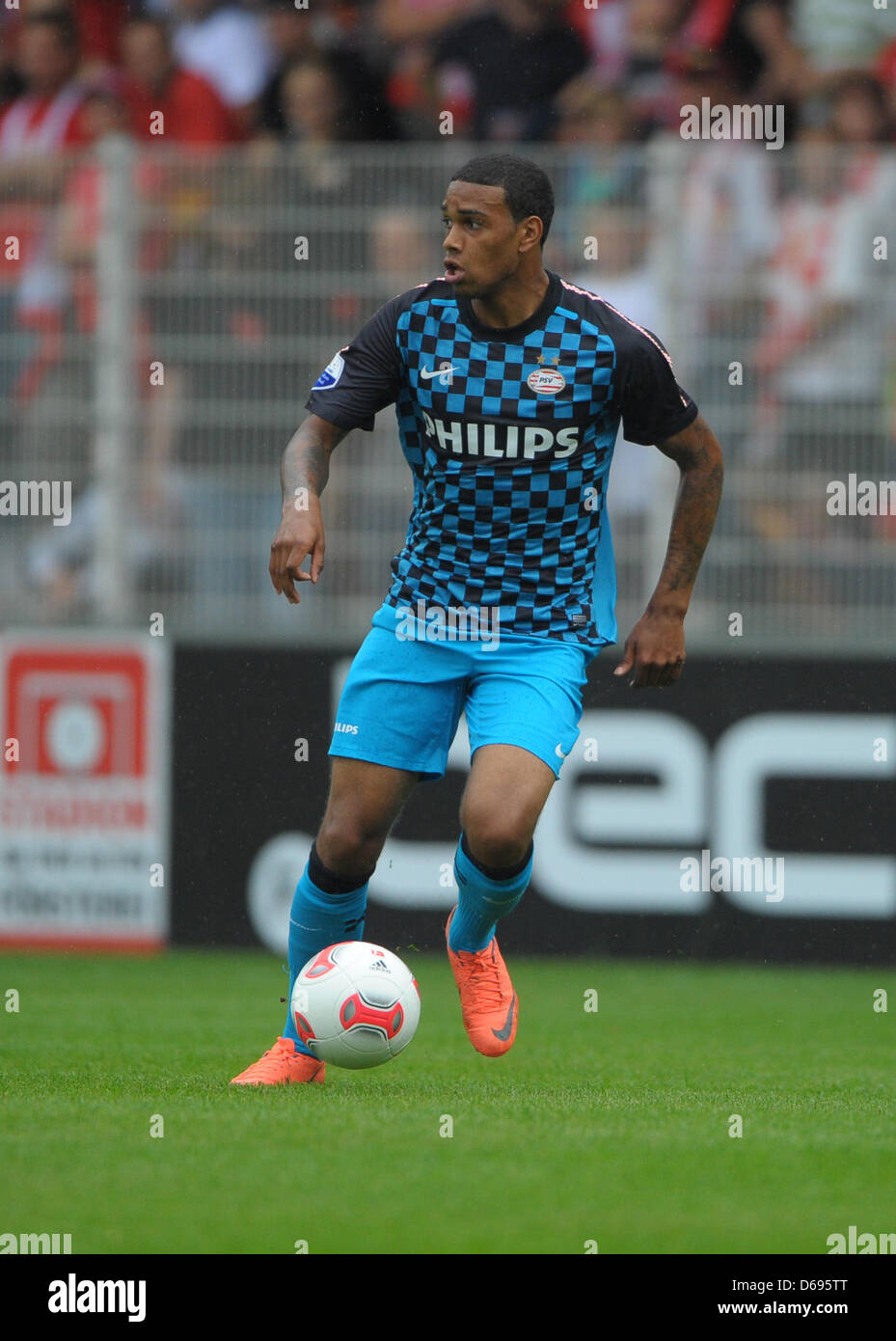 Eindhoven's Memphis Depay plays the ball during the soccer test match between 1. FC Union Berlin and PSV Eindhoven at the Stadium Alte Foersterei in Berlin, Germany, 29 July 2012. The match ended 1-1 undecided. Photo: Soeren Stache Stock Photo