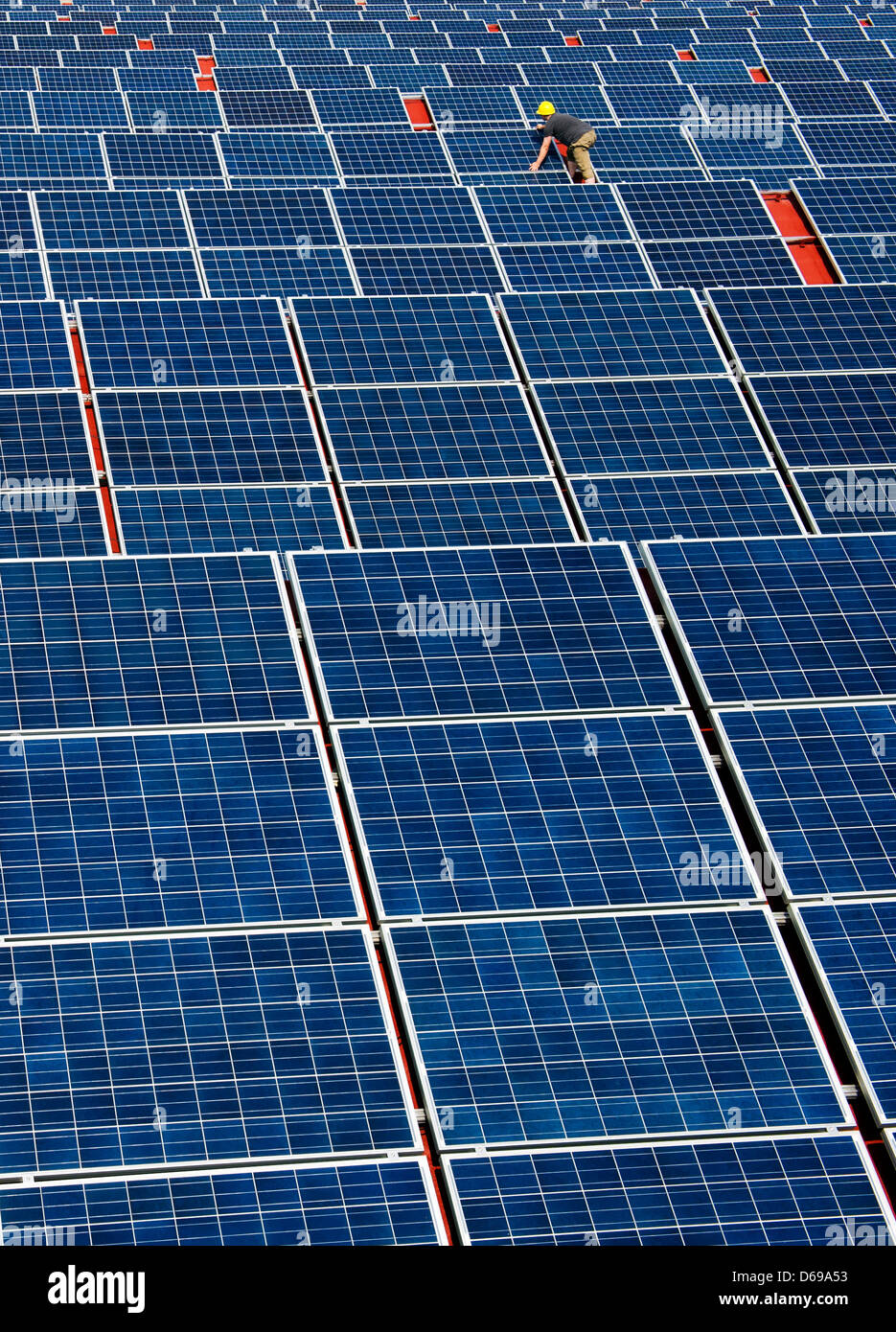 The new solar energy plant 'Lautex' in Ebersbach-Neugersdorf, Germany, 03 August 2012. On 9,000 square meters a total output of 875 kWp is reached. Almost 1.6 million euro were invested. Photo: Arno Burgi Stock Photo