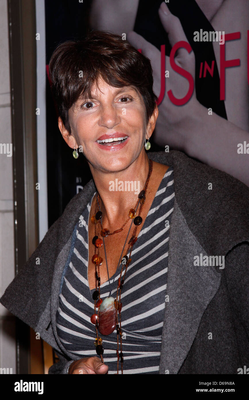 Mercedes Ruehl Stock Photos & Mercedes Ruehl Stock Images - Alamy