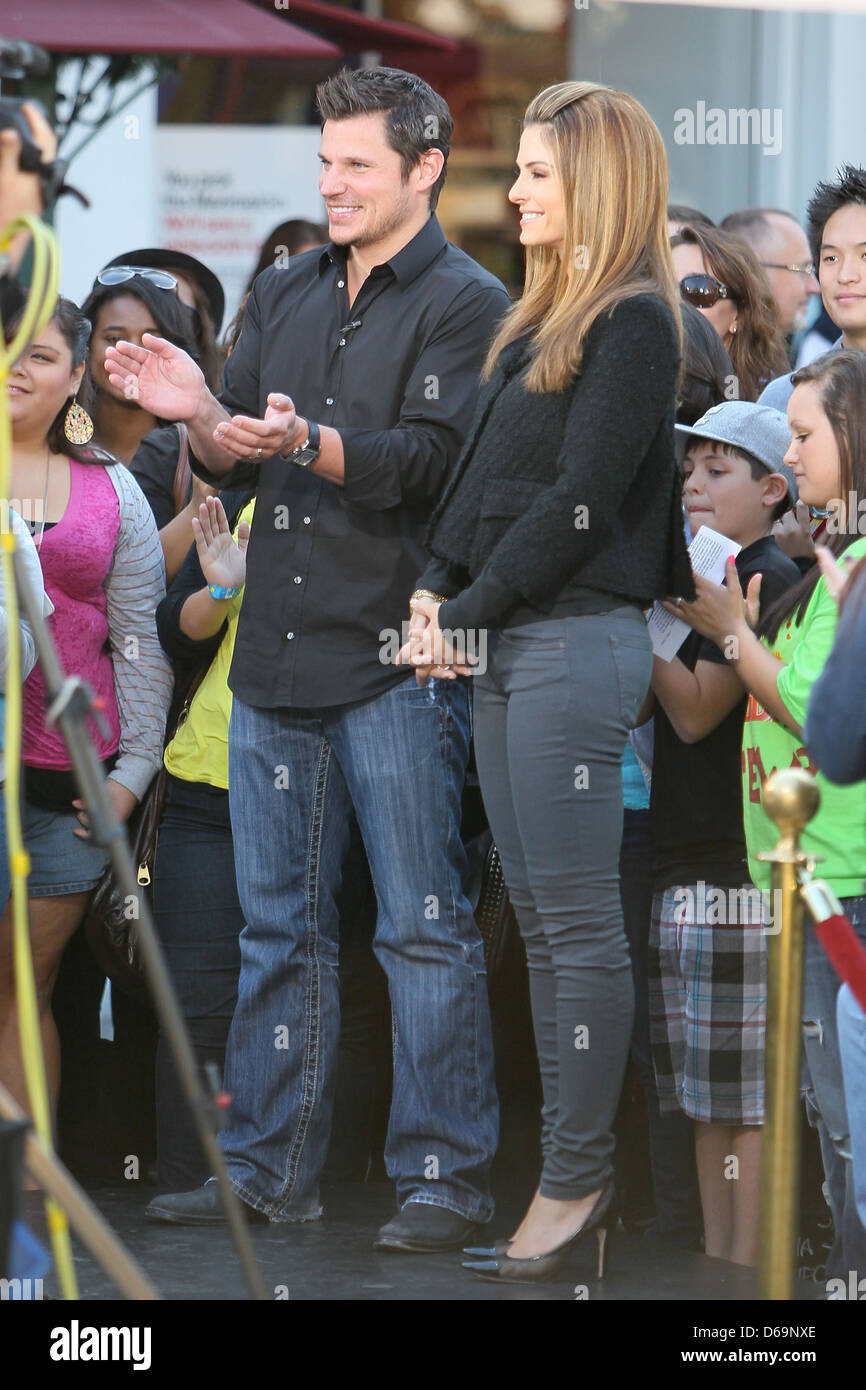 Tegenwerken het laatste ui Nick Lachey at The Grove to film an appearance with Maria Menounos for the  entertainment television news programme 'Extra' Los Stock Photo - Alamy
