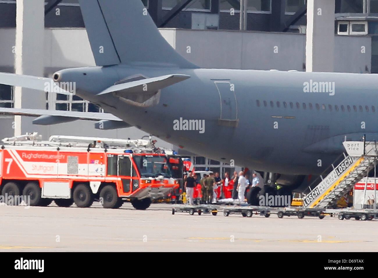 A German Army Airbus is parked at the airport in Stuttgart, Germany, 15 April 2013. Critically injured victims of the civil war in Syria were transported out of Amman, Jordan, where they were being treated, for further treatment in Germany on the aircraft. Photo: THOMAS NIEDERMUELLER Stock Photo
