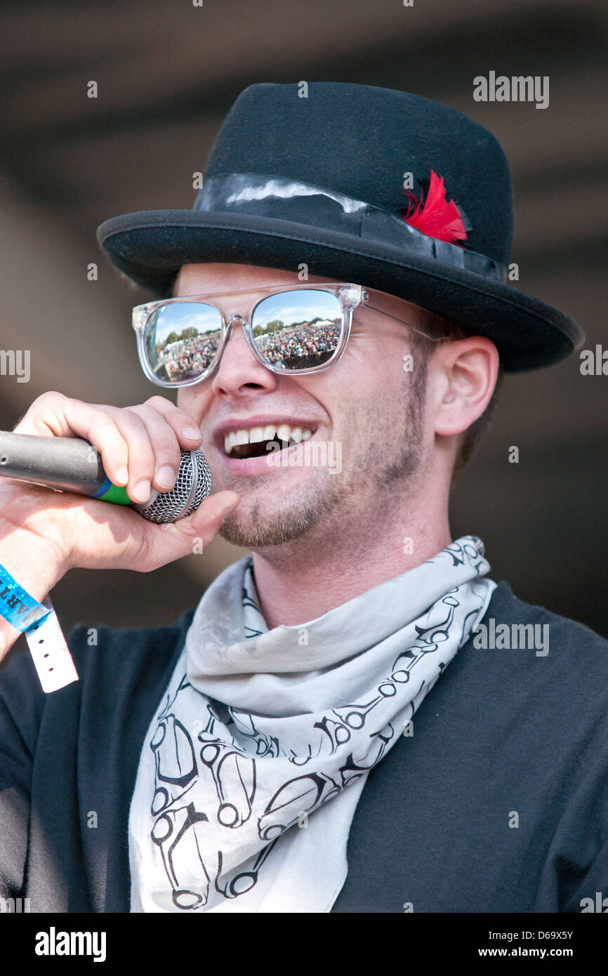 Tim Crane Of T Bird And The Breaks Playing At The Fun Fun Fun Stock Photo Alamy https www alamy com stock photo tim crane of t bird and the breaks playing at the fun fun fun festival 55537159 html