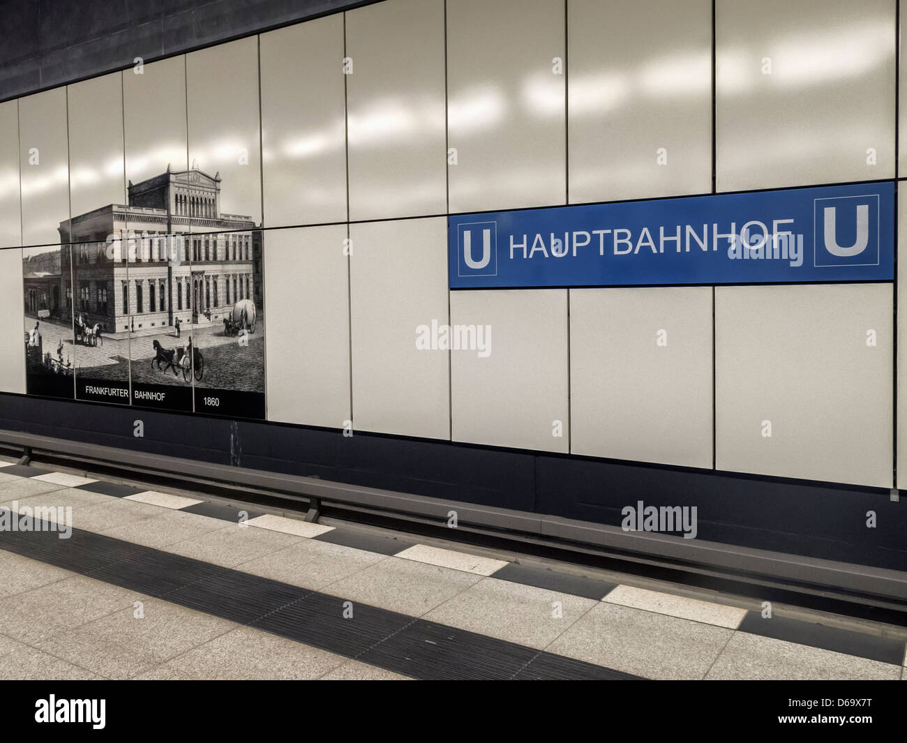 Underground station of the Ubahn at the Hauptbahnhof, Berlin, Germany Stock Photo Alamy
