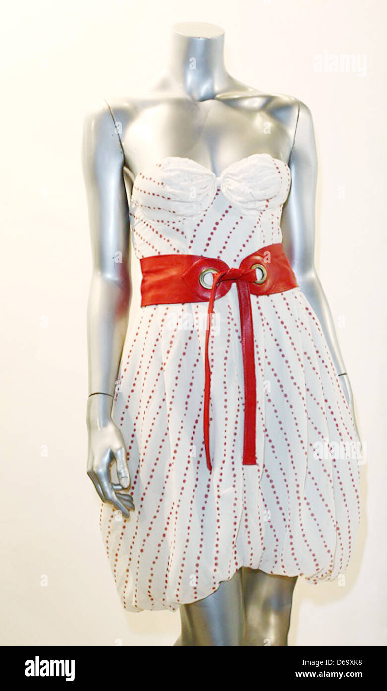 Amy Winehouse dress Passion For Fashion photo call at La Galleria London,  England - 28.11.11 Stock Photo - Alamy