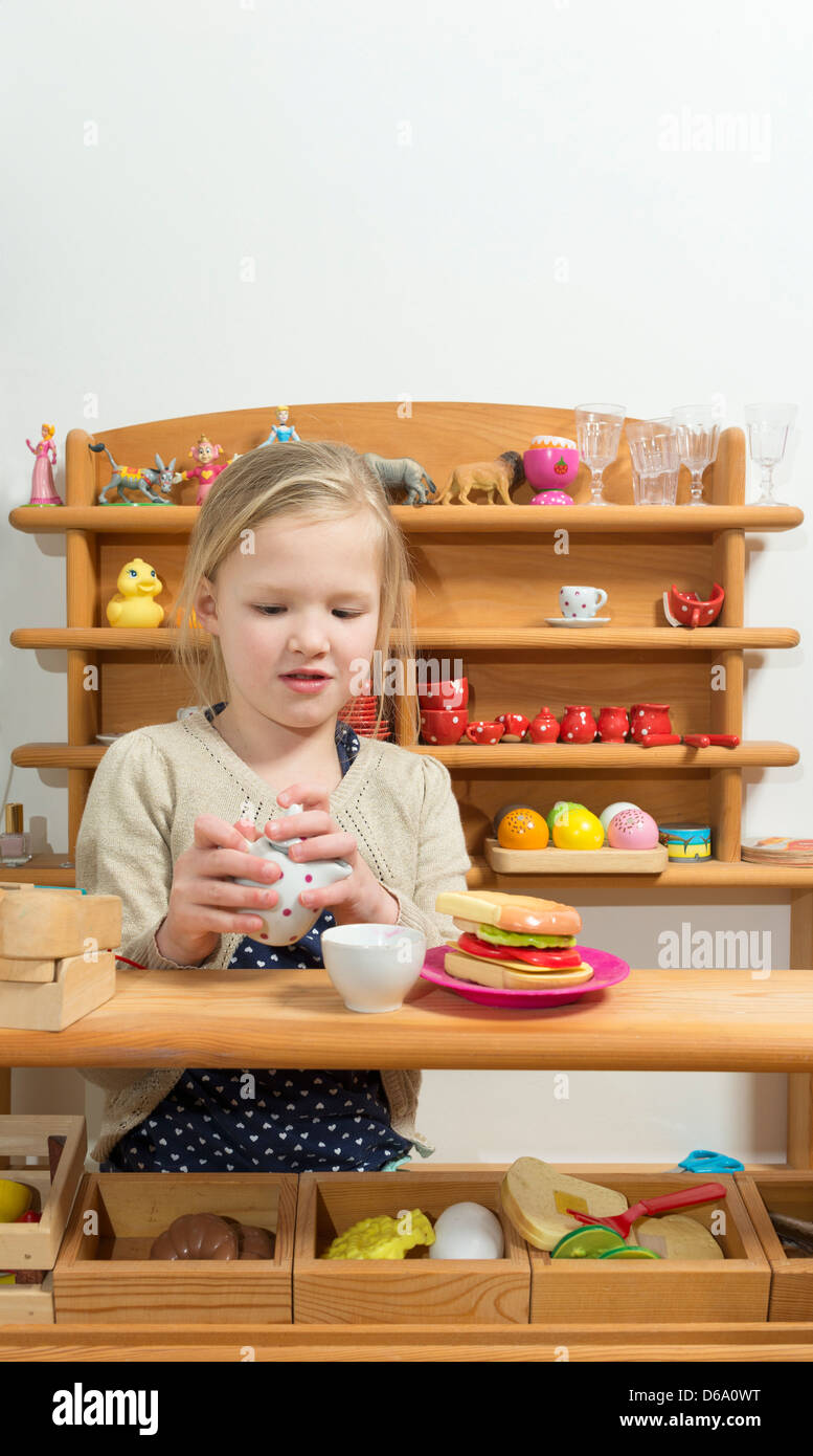 Lunch girl hi-res stock photography and images - Alamy