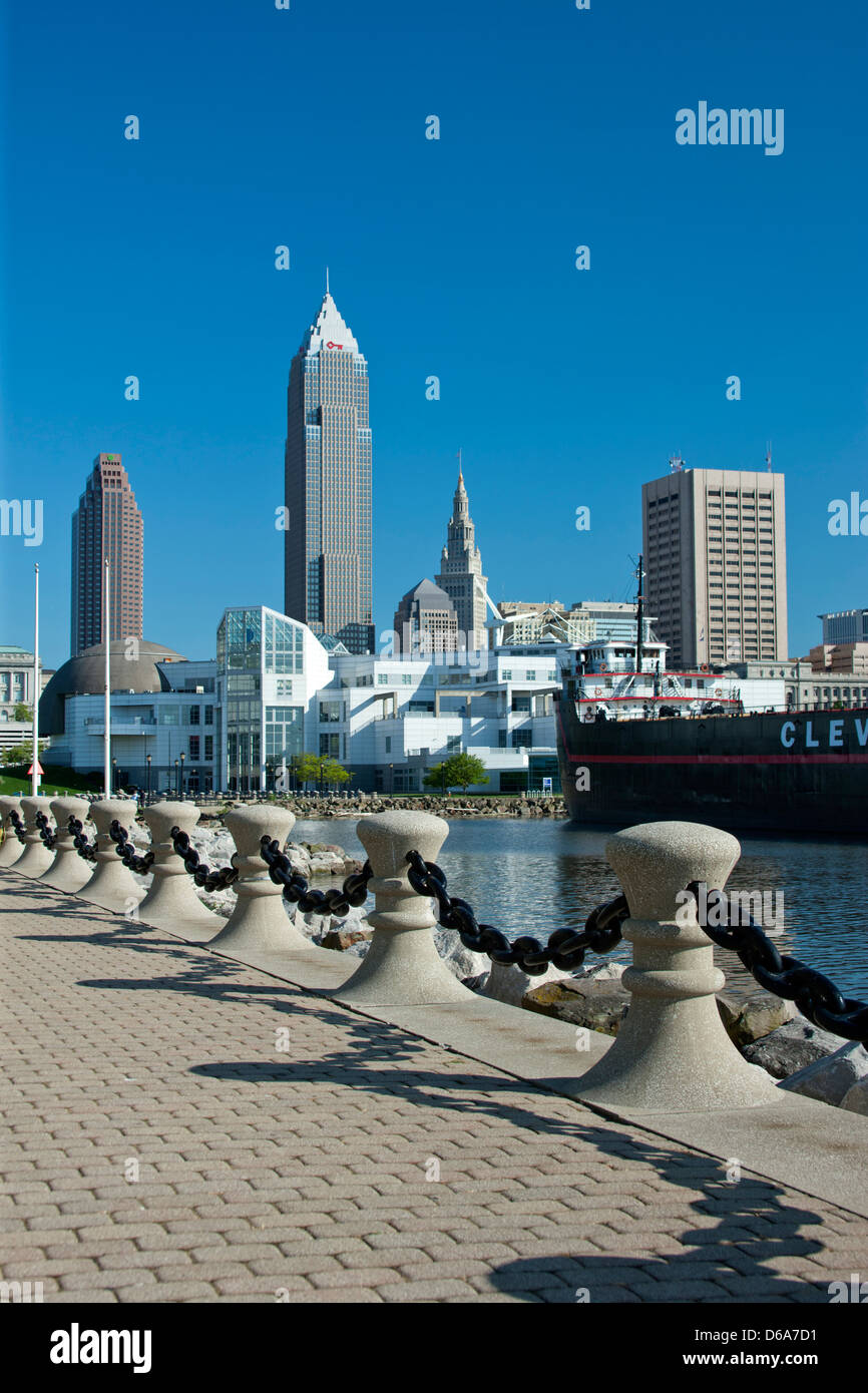 GREAT LAKES SCIENCE CENTER DOWNTOWN CLEVELAND SKYLINE OHIO USA Stock Photo