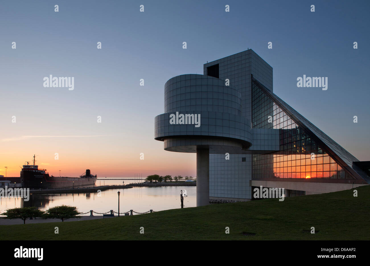 ROCK AND ROLL HALL OF FAME (©I M PEI 1995) DOWNTOWN CLEVELAND SKYLINE
