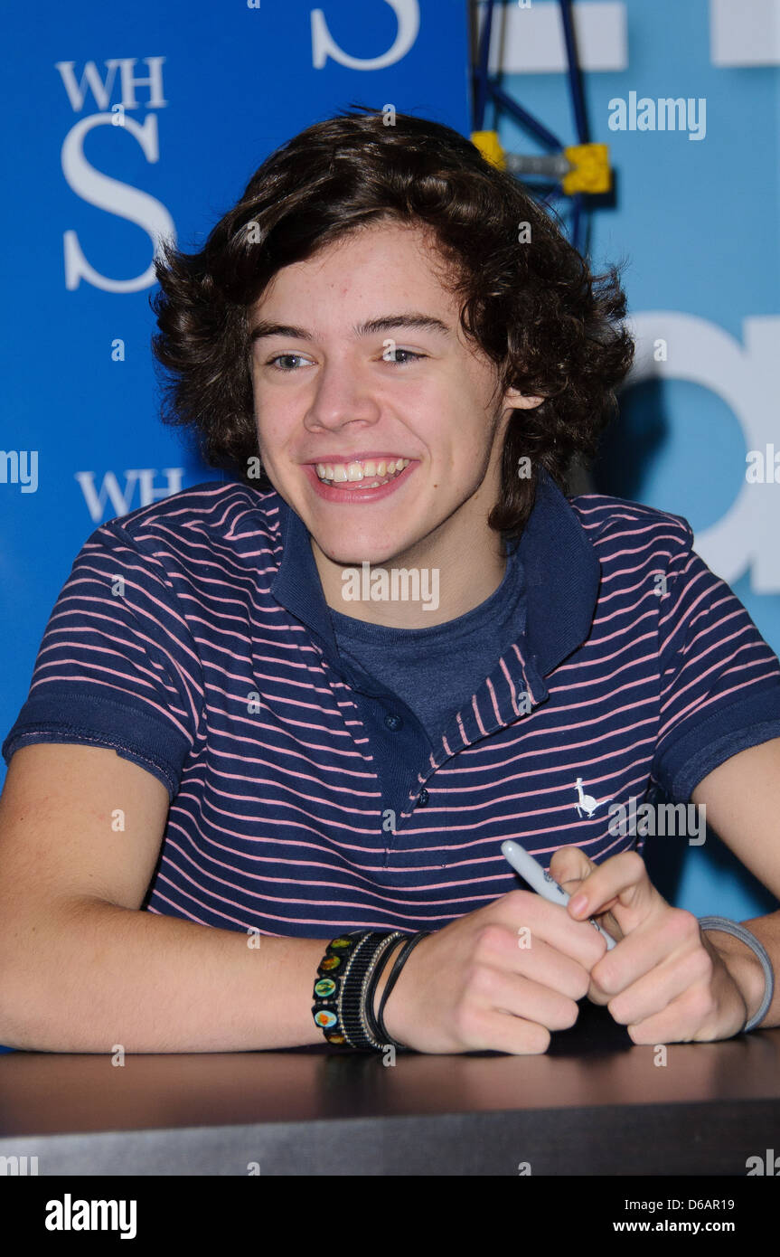 Louis Tomlinson, Harry Styles One Direction Photocall at Lakeside Shopping  Center London, England - 04.03.11 Stock Photo - Alamy