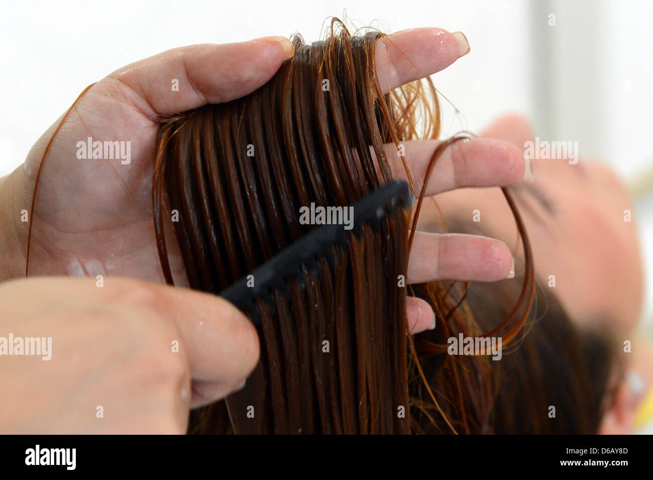 Hair Dresser Arzu Combes Hair Of A Customer At The Dry Bar In Berlin 
