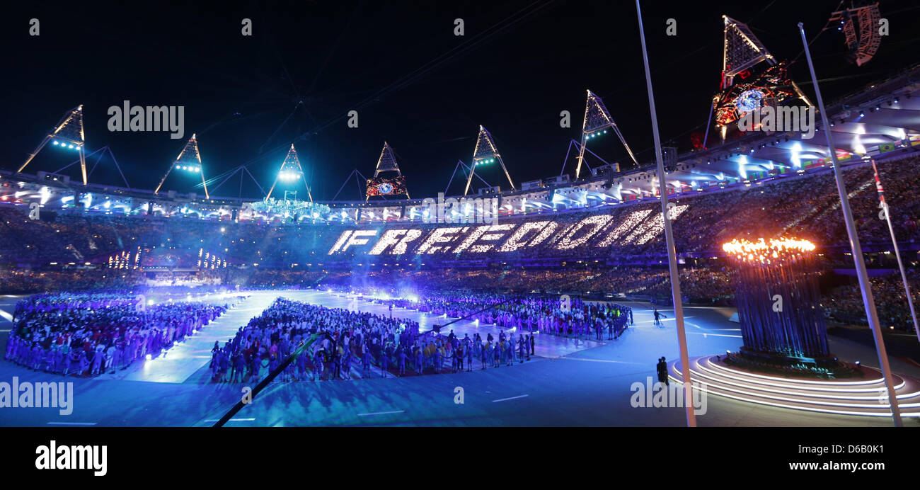 A General view in the Olympic Stadium with slogan ' Freedom ' on the stands and the Olympic flame during the Closing Ceremony of the London 2012 Olympic Games, London, Great Britain, 12 August 2012. Photo: Michael Kappeler dpa  +++(c) dpa - Bildfunk+++ Stock Photo