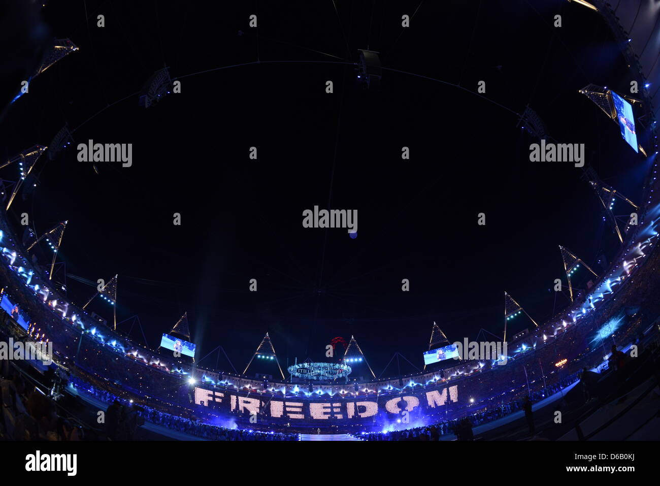 A General view in the Olympic Stadium with slogan ' Freedom ' on the stands during the Closing Ceremony of the London 2012 Olympic Games, London, Great Britain, 12 August 2012. Photo: Marius Becker dpa  +++(c) dpa - Bildfunk+++ Stock Photo