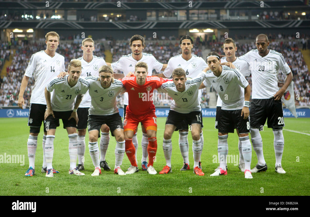 Germany's starting line-up poses for the group photo before the friendly  soccer match Germany vs Argentina at Commerzbank-Arena stadium in Frankfurt  Main, Germany, 15 August 2012. (top L-R) Holger Badstuber, Lars Bender,
