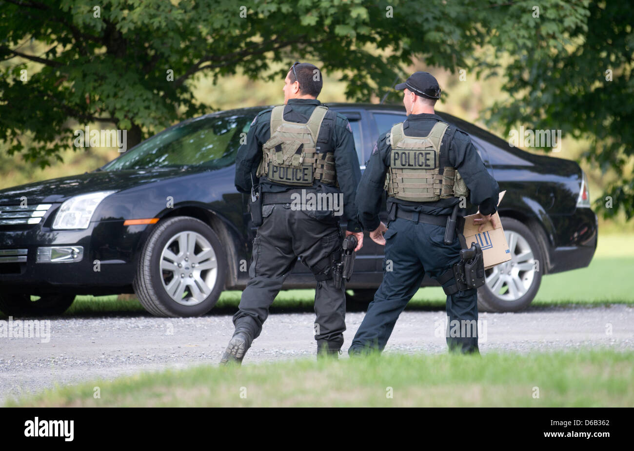 Police officers secure the summer residence of Canadian Premier Stephen Harper as German Chancellor Angela Merkel visits at Lake Harrington (Lac Moursseau) near Ottawa, Germany, 15 August 2012. Merkel is on a two-day visit to Ottawa and Halifax. Photo: Kay Nietfeld Stock Photo