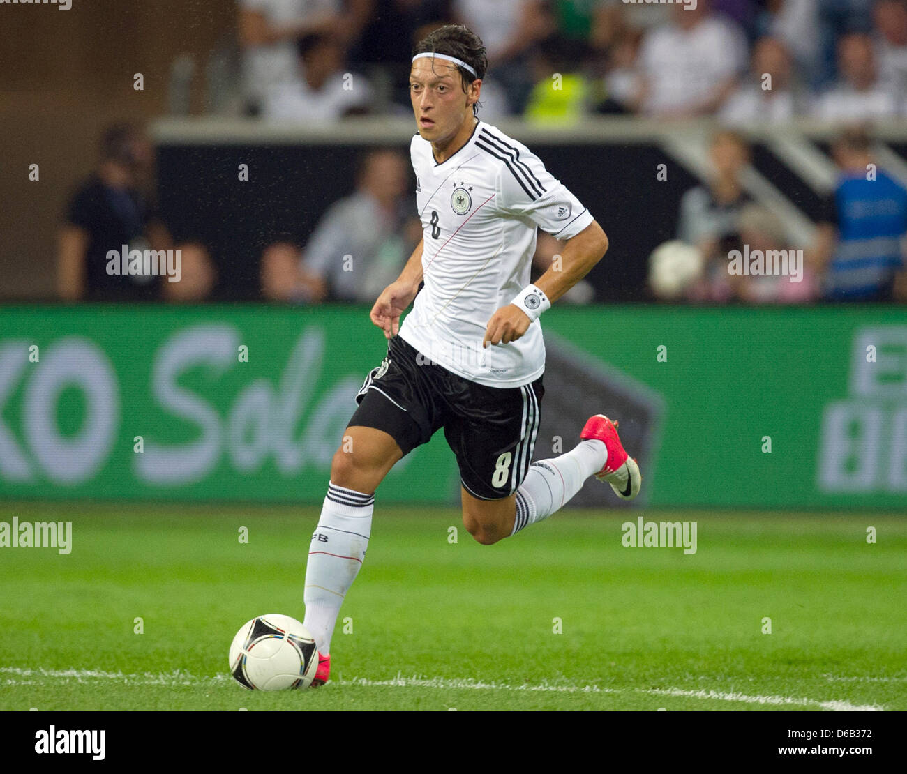 Germany's Mesut Özil plasy the ball during the friendly soccer match