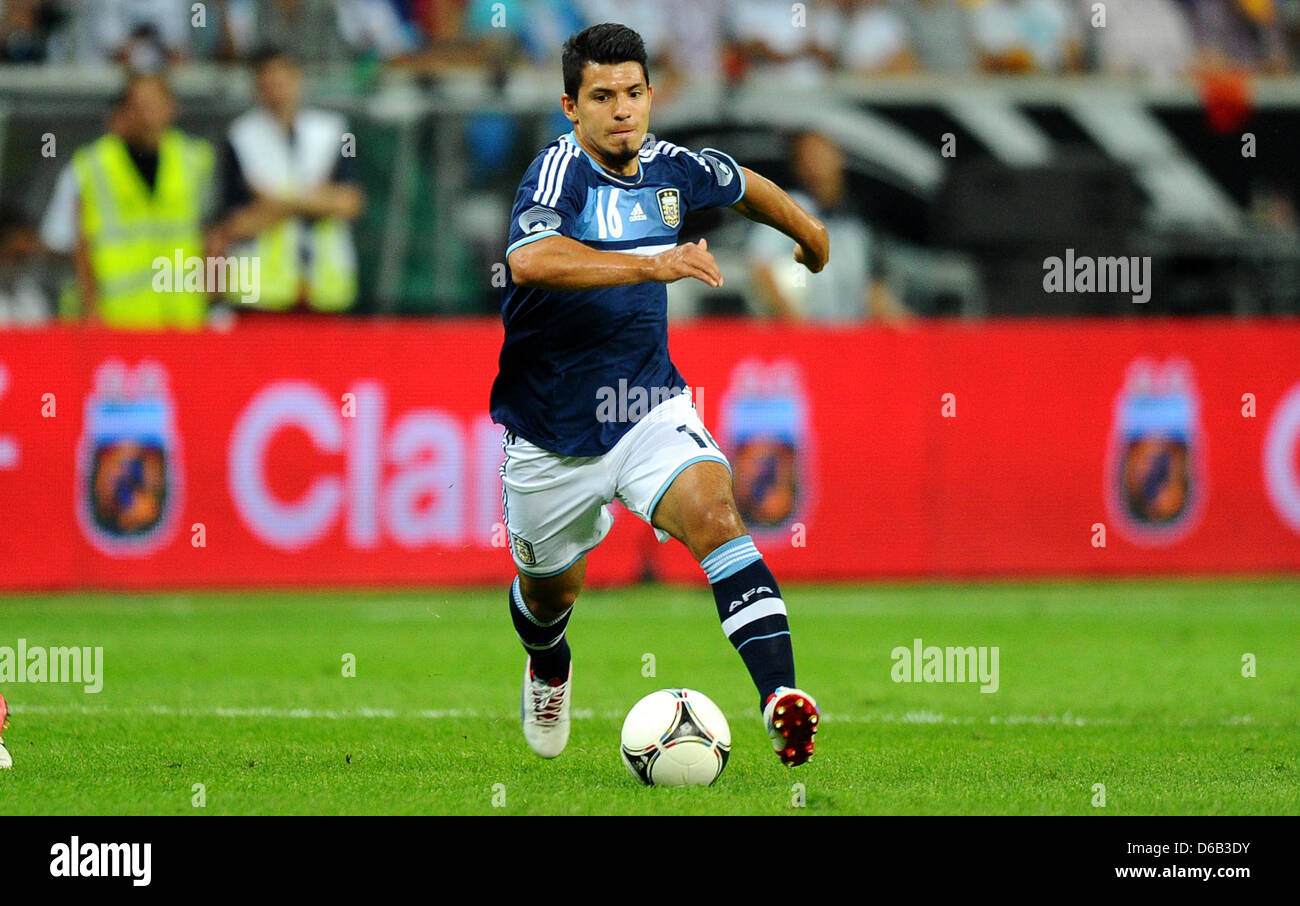 Argentina's Sergio Aguero plays the ball during the friendly soccer match between Germany and Argentina at the Commerzbank-Arena in Frankfurt/Main, Germany, 15 August 2012. Photo: Thomas Eisenhuth Stock Photo