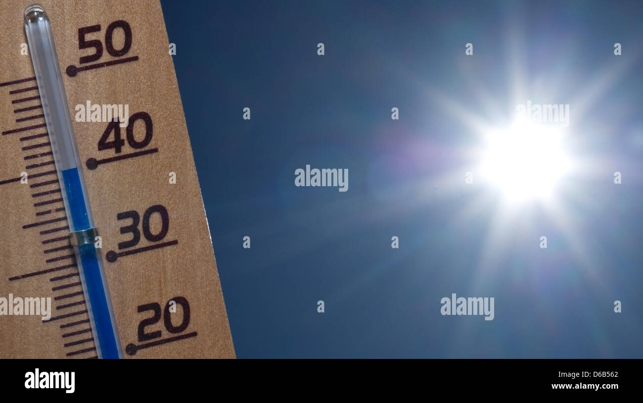 ILLUSTRATION - An illstrated picture shows a thermometer showing 38 degrees centigrade in the sund in a garden in Sieversdorf, Germany, 19 August 2012. Meteorologists predict this weekend to be the hottest of the year so far. Photo: PATRICK PLEUL Stock Photo
