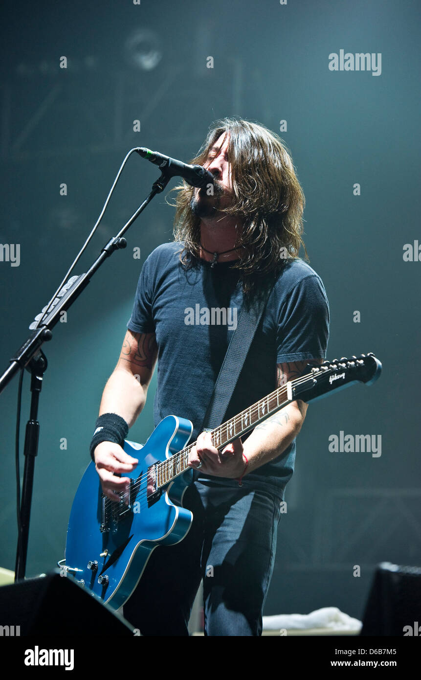 Dave Grohl Foo Fighters performing live at Wembley Arena London, England -  25.02.11 Stock Photo - Alamy