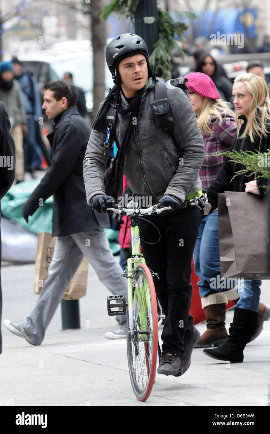 Zac Efron Dressed Bike Messenger High Resolution Stock Photography And Images Alamy