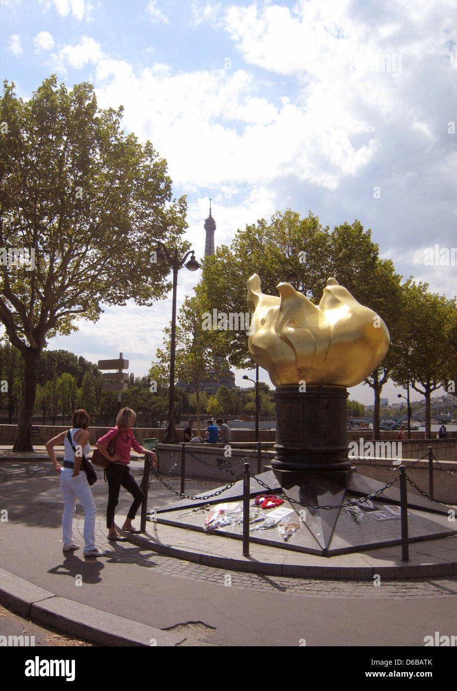 Tourists stand at the flame sculpture at the enntrance to the Pont de l'Alma tunnel, where Princess Diana died in a car accident on 31 August 1997, in Paris, France, 23 August 2012. The replica of the flame of the Statue of Liberty will be used as the location for the commemration of Diana. Photo: Benjamin Wehrmann Stock Photo